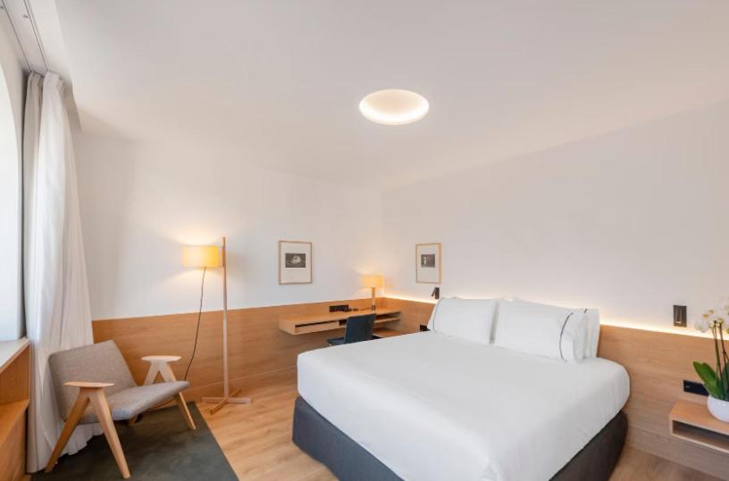 Deluxe Room with Views