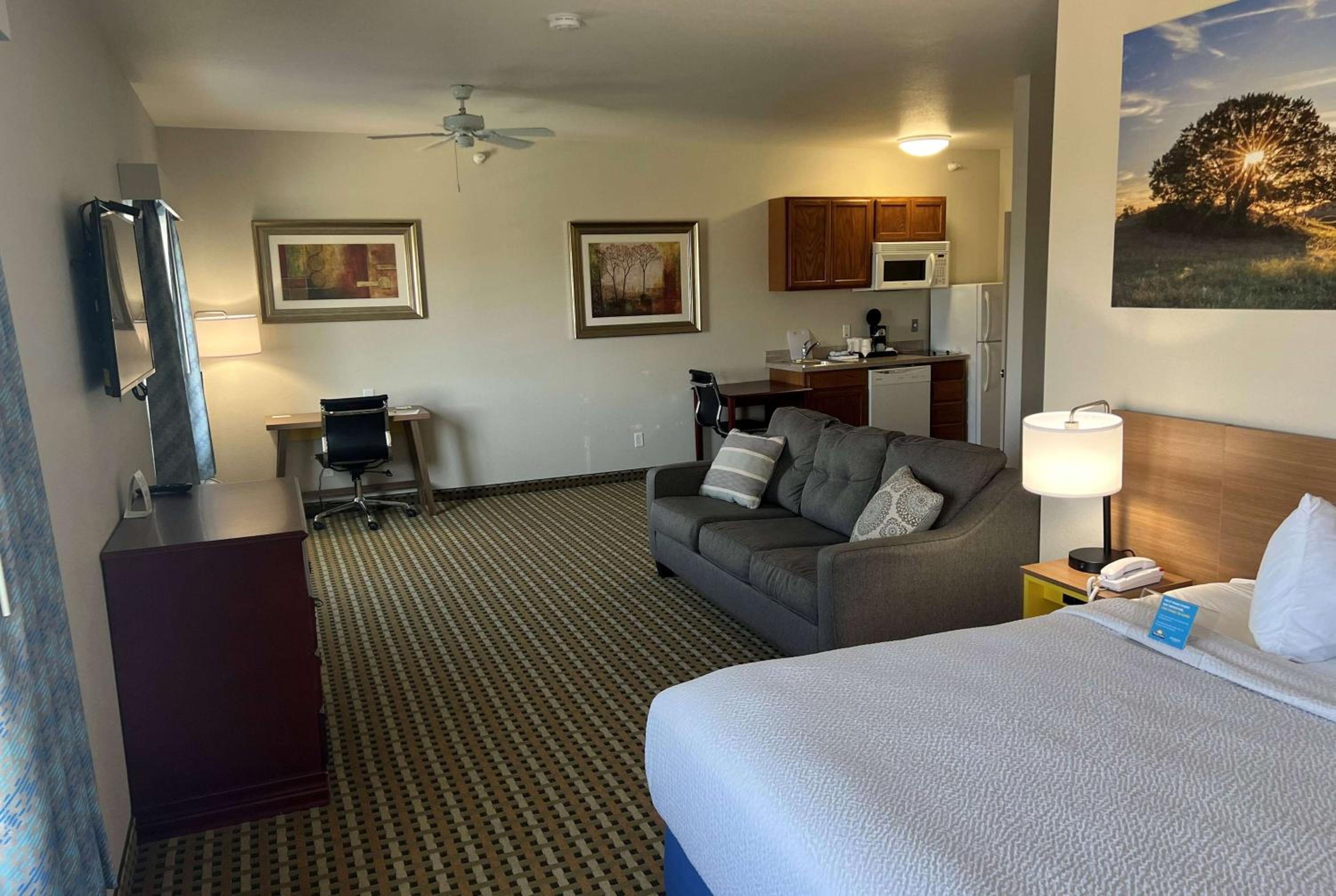 King Suite with Kitchen - Non-Smoking