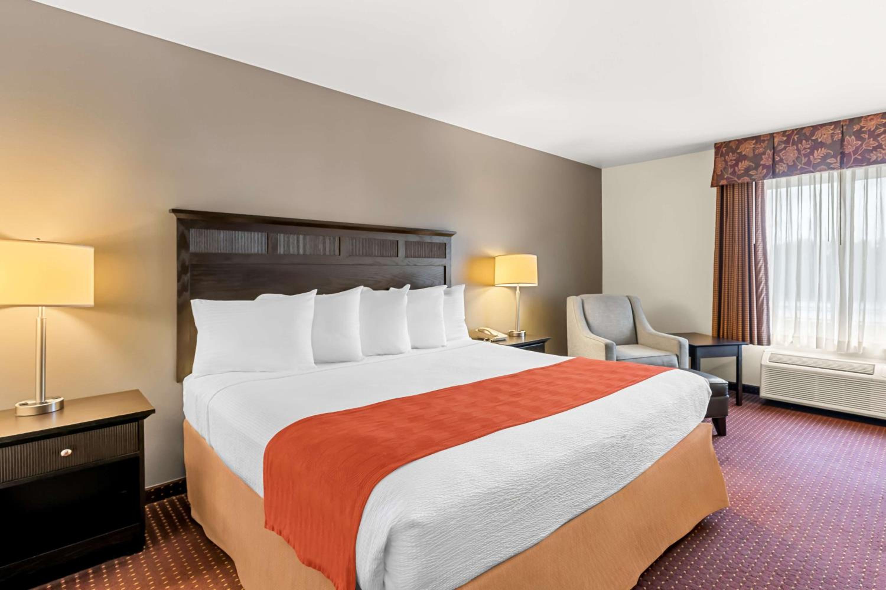 King Room - Non-Smoking - Photo 1
