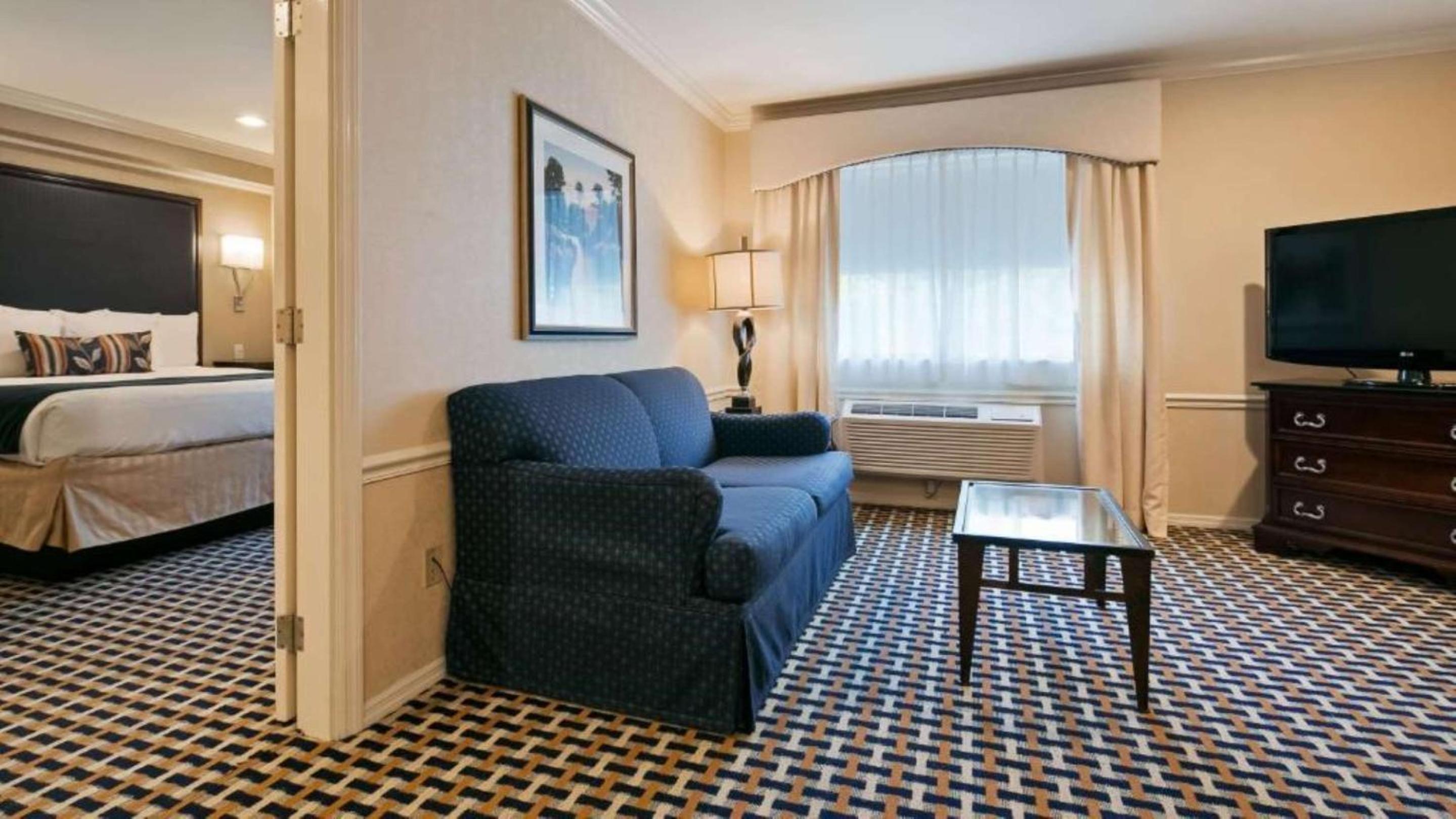 King Suite with Spa Bath - Non Smoking photo 1