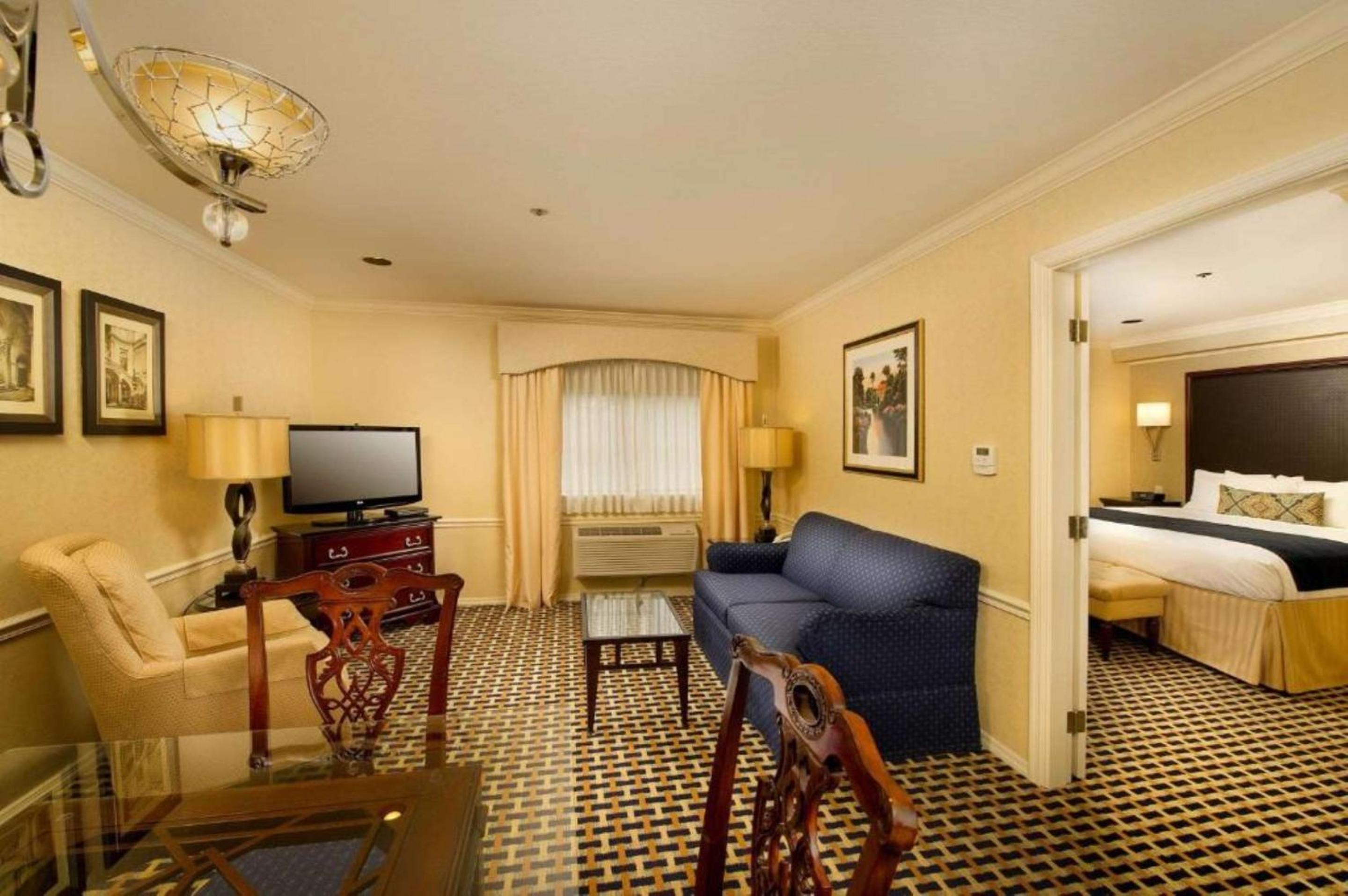 King Suite with Spa Bath - Non Smoking photo 3