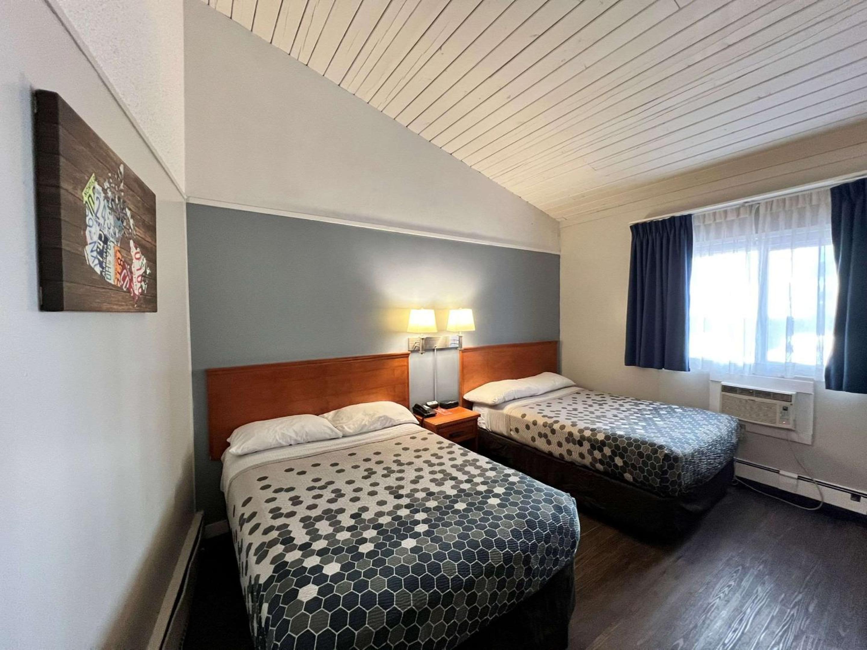 Double Room with Two Double Beds - Photo 1