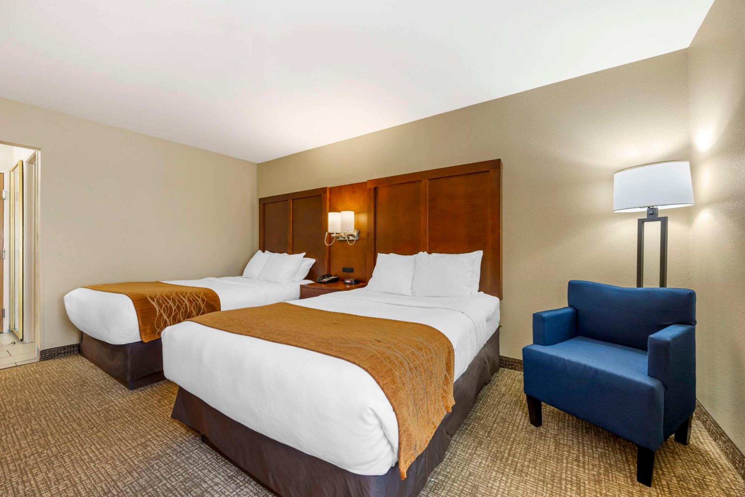 Double Room with Two Double Beds - Photo 2