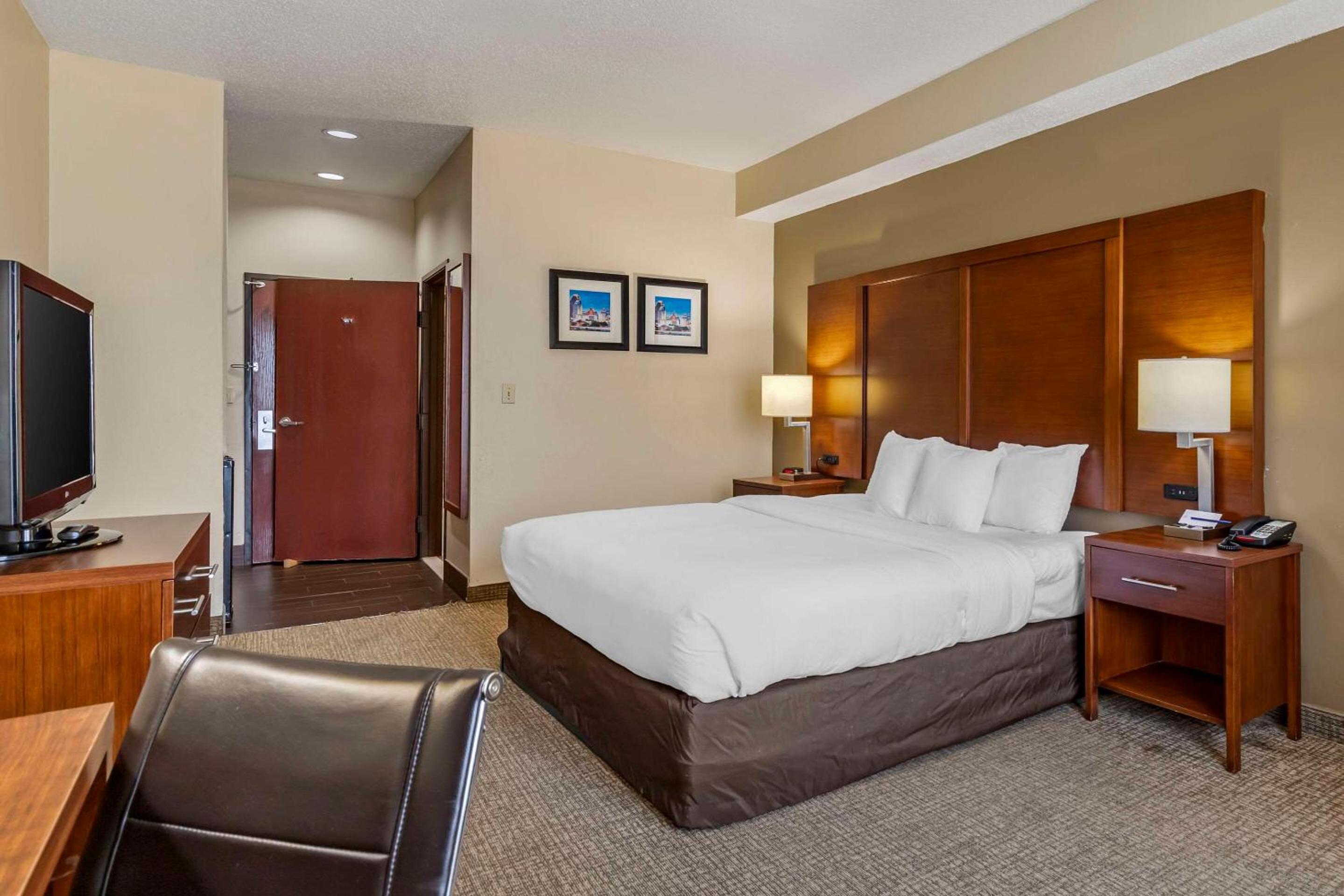 King Room - Non-Smoking - Photo 1