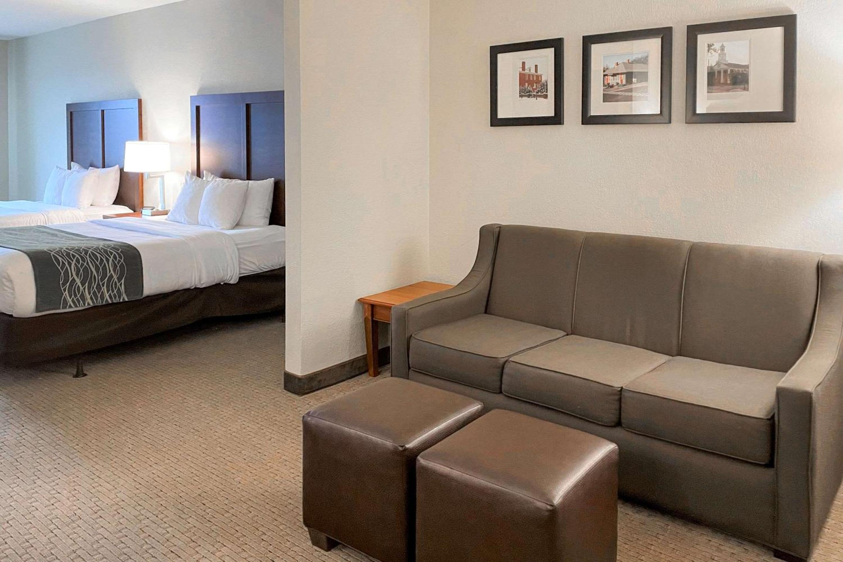 Suite with Two Queen Beds - Accessible/Non-Smoking photo 3
