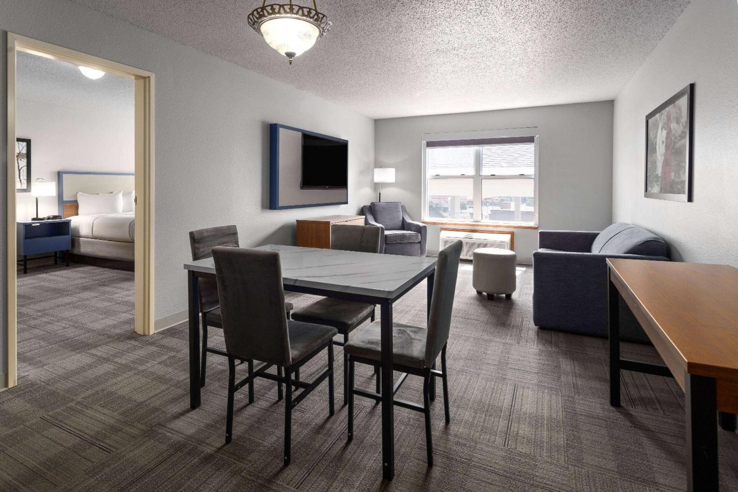 Deluxe King Room - Non-Smoking - Photo 1