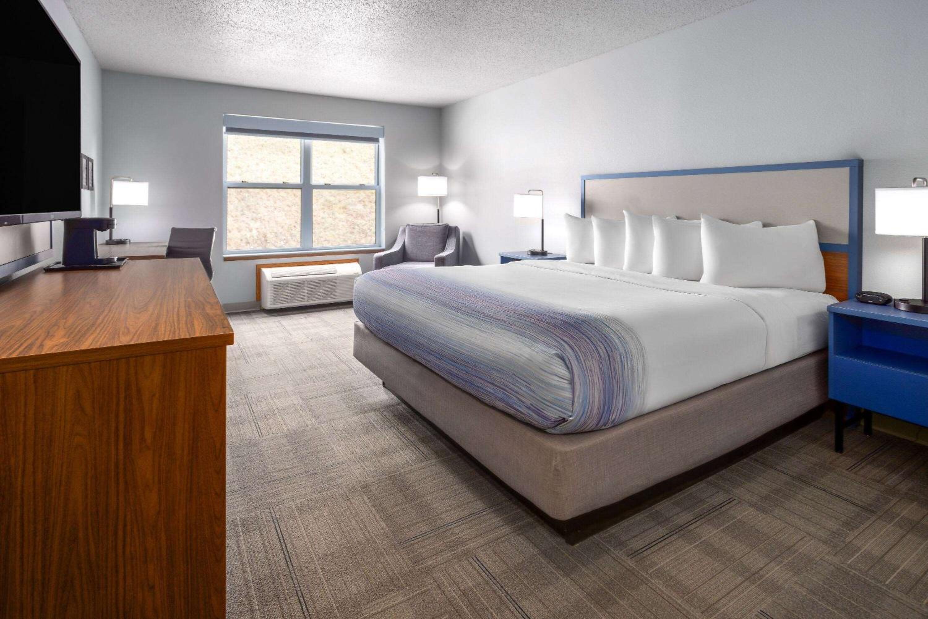 King Room - Non-Smoking - Photo 1