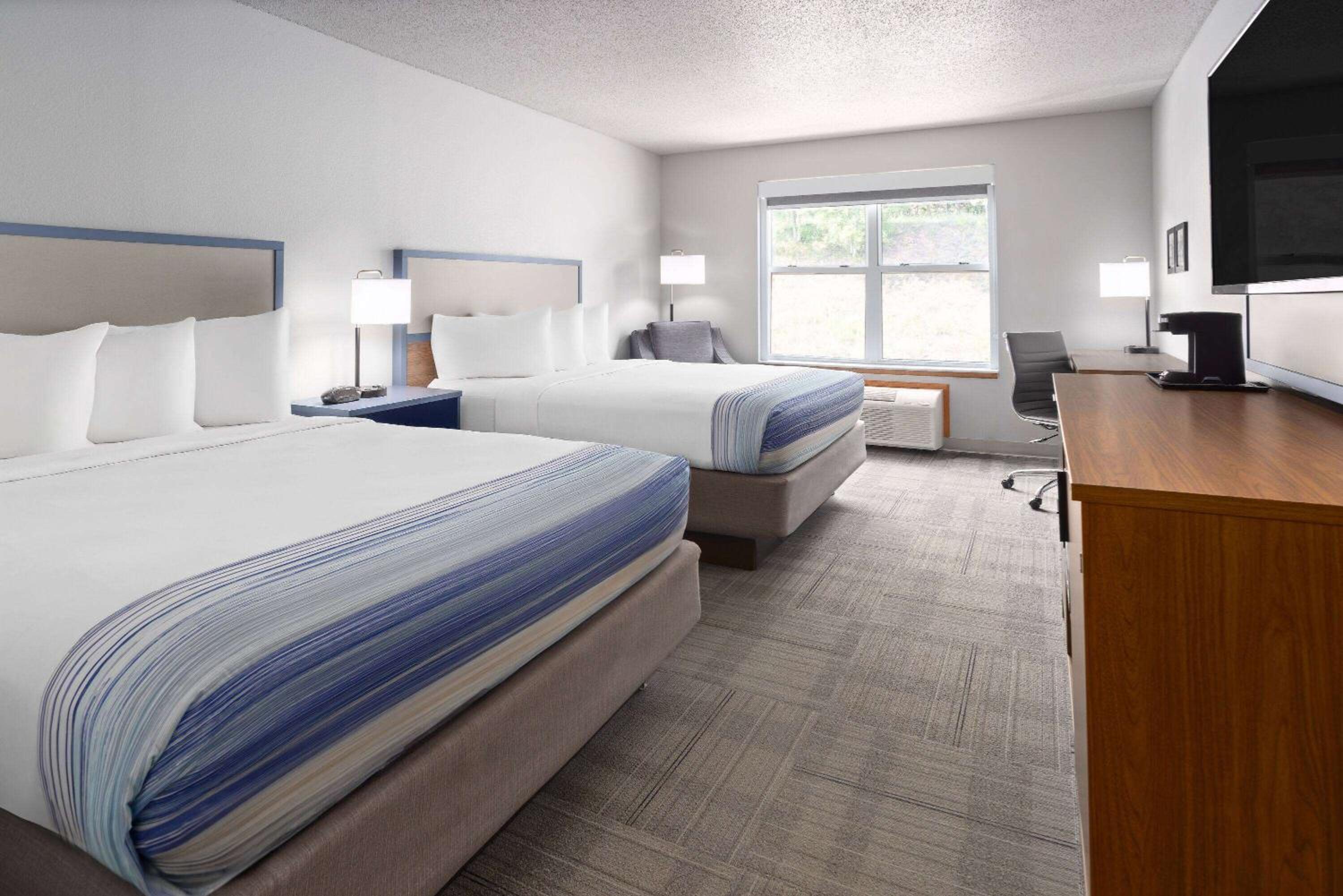2 Queen Beds Non Smoking Room - Photo 1