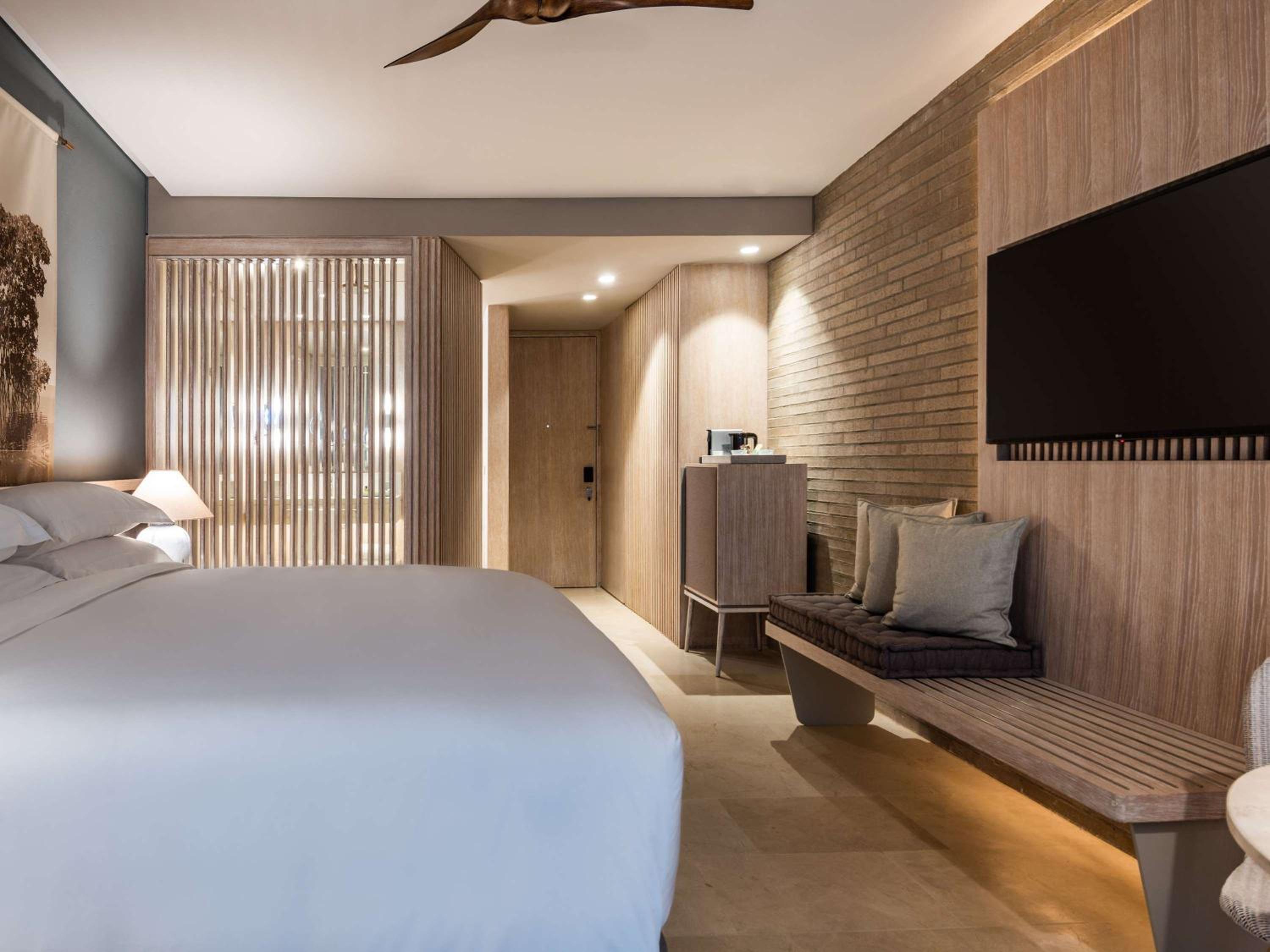 Deluxe King Room photo 1