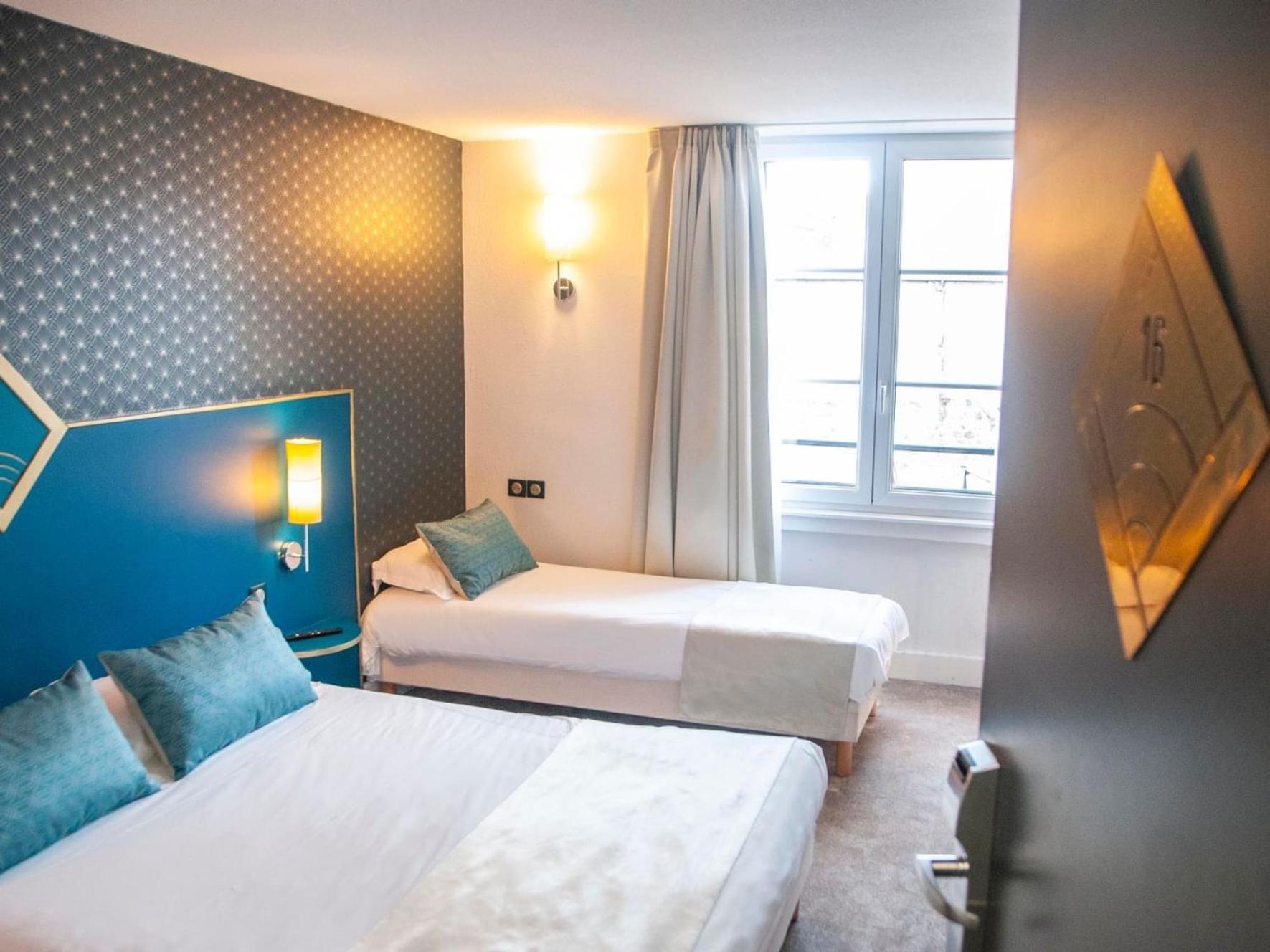 Family Room with Three Single Beds and Garden View - Non-Smoking