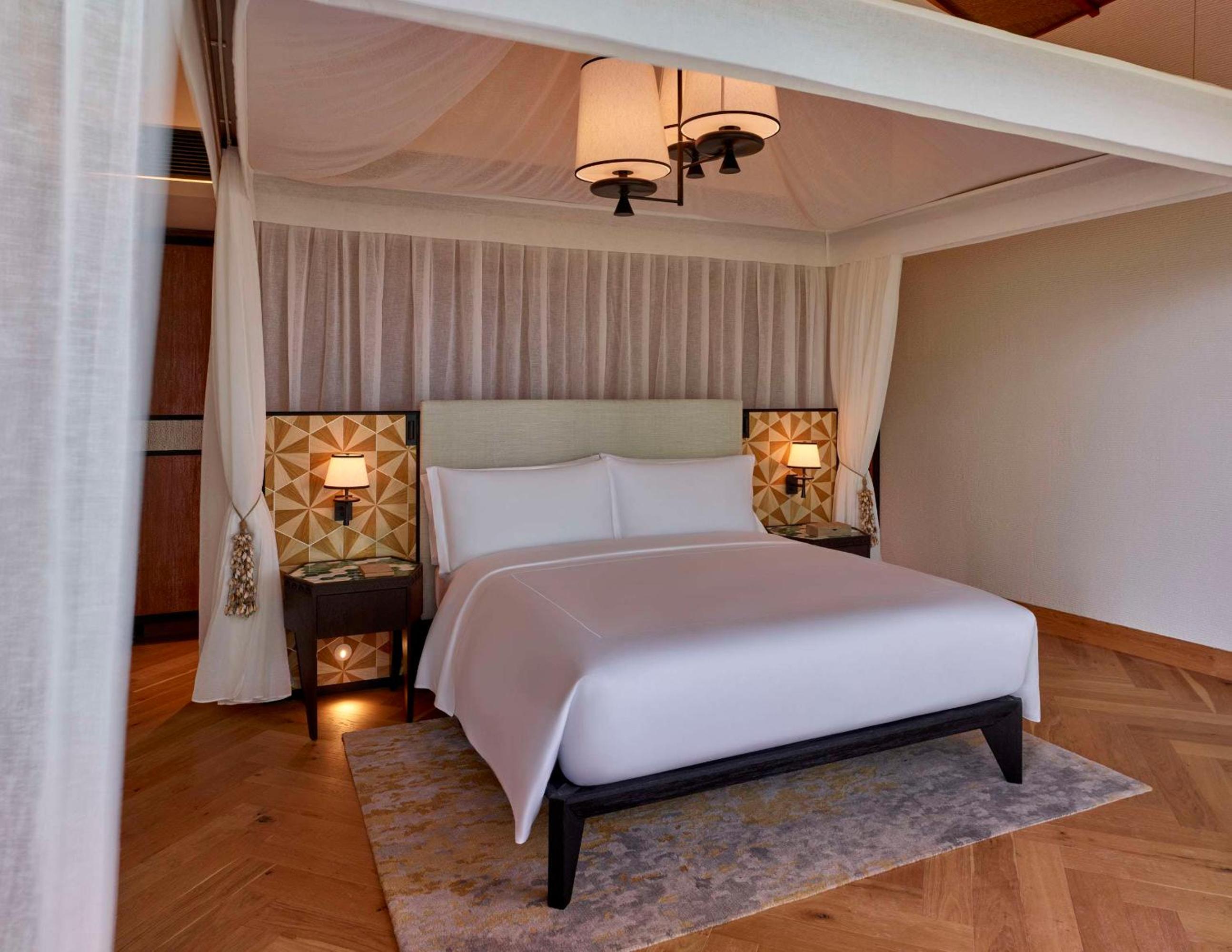 Three-Bedroom Villa with Pool - Photo 4