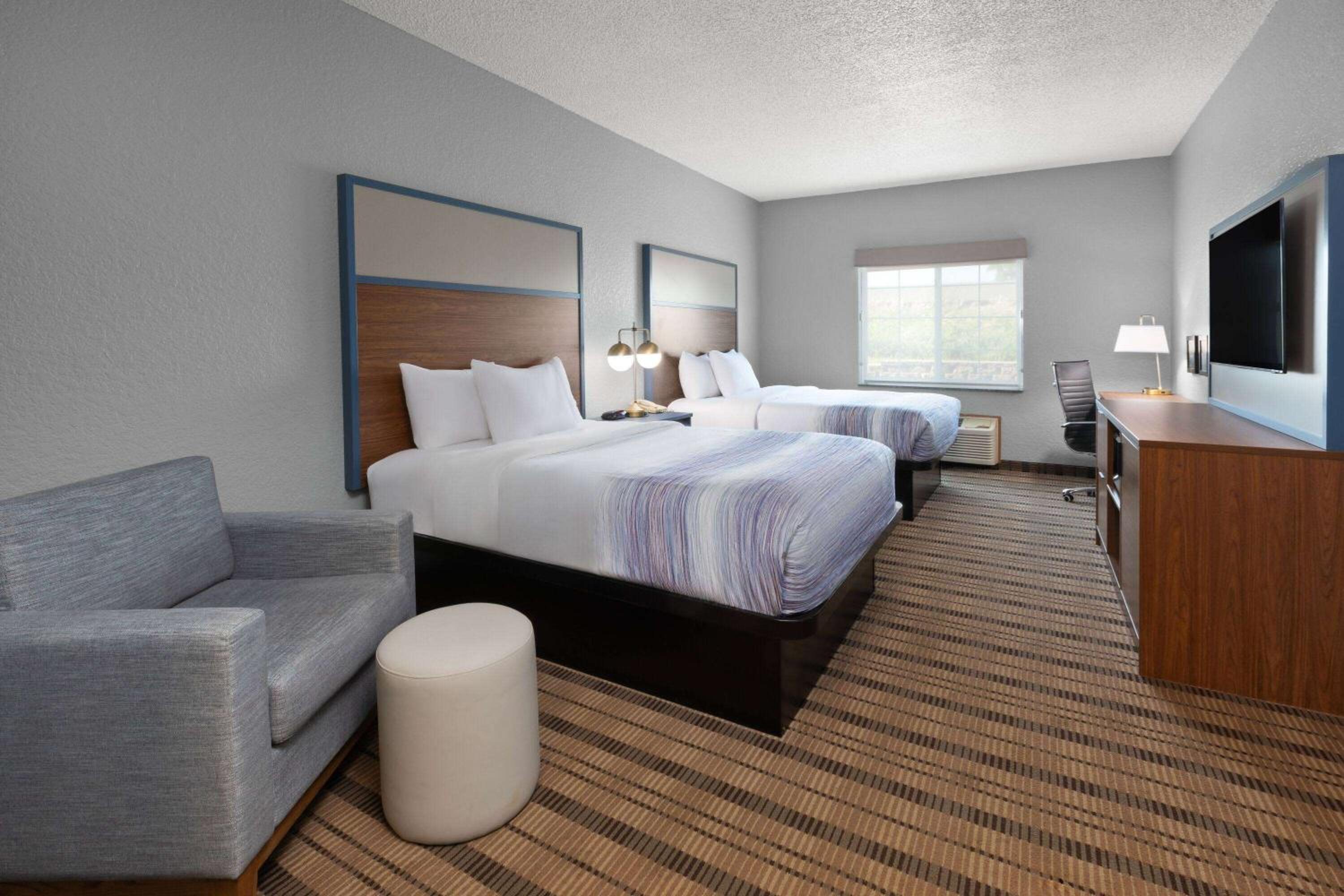 Queen Room with Two Queen Beds - Non-Smoking photo 1