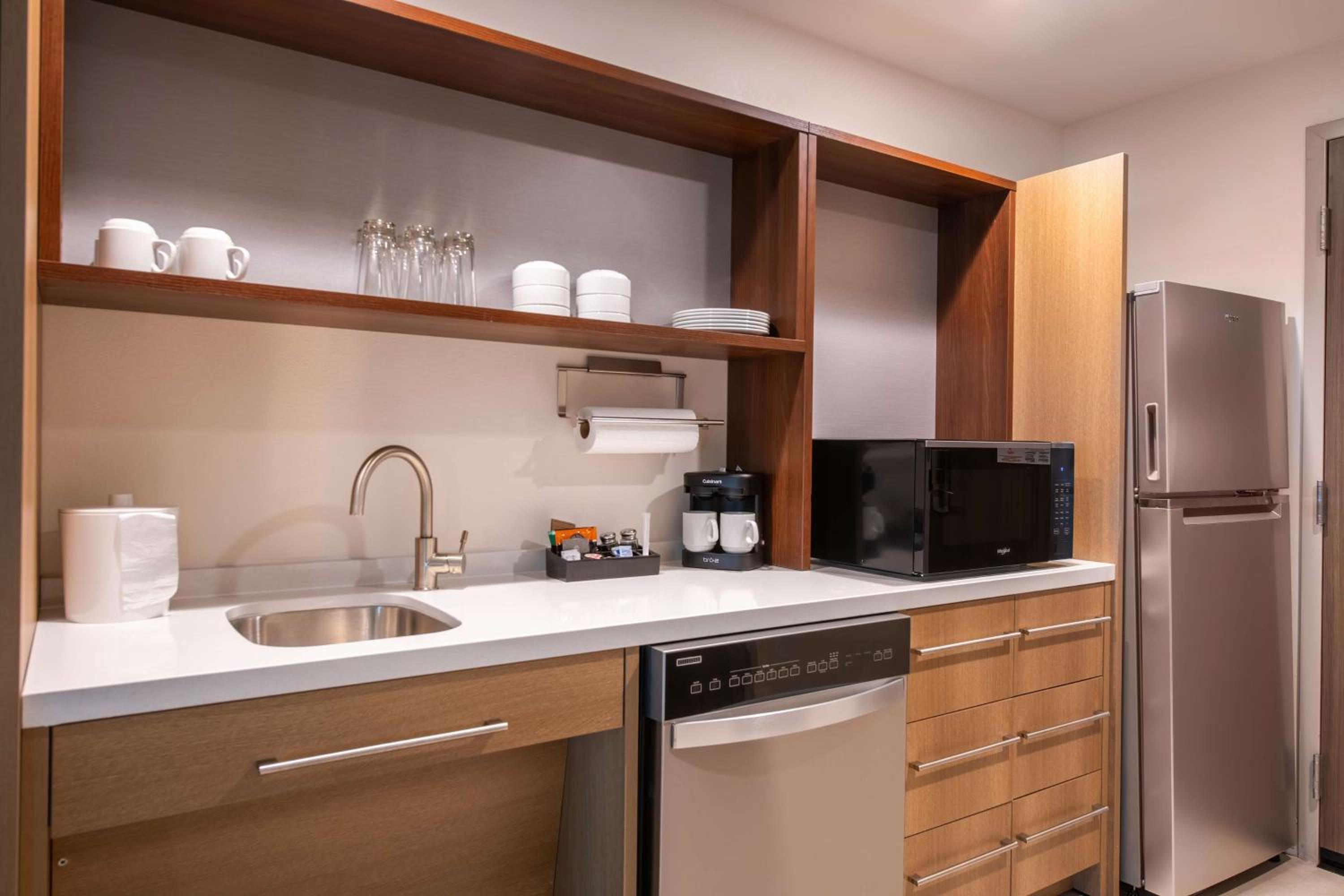 King Suite with Accessible Bathtub - Photo 2