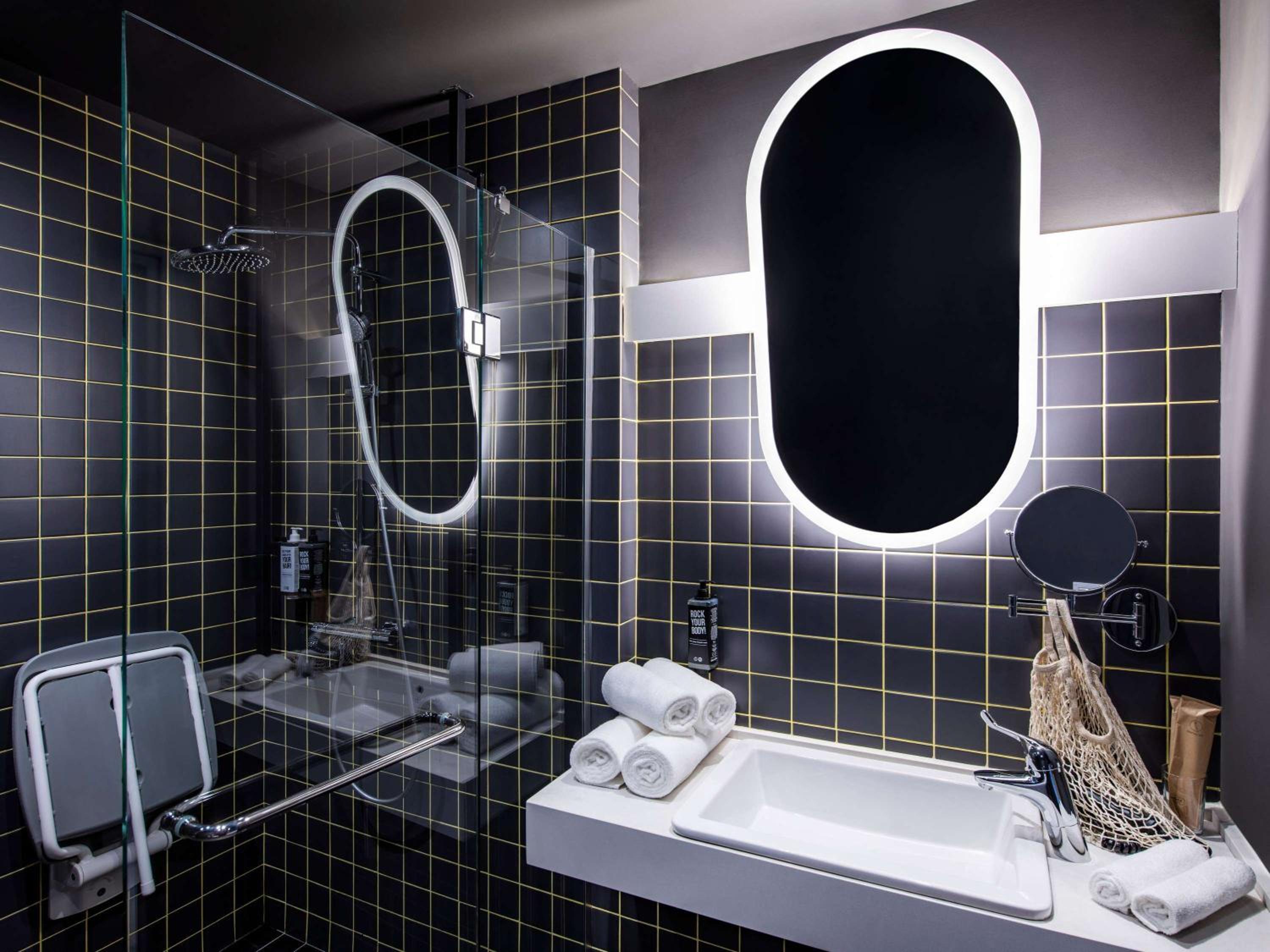 Standard Double Room - Mobility Accessible - Photo 4
