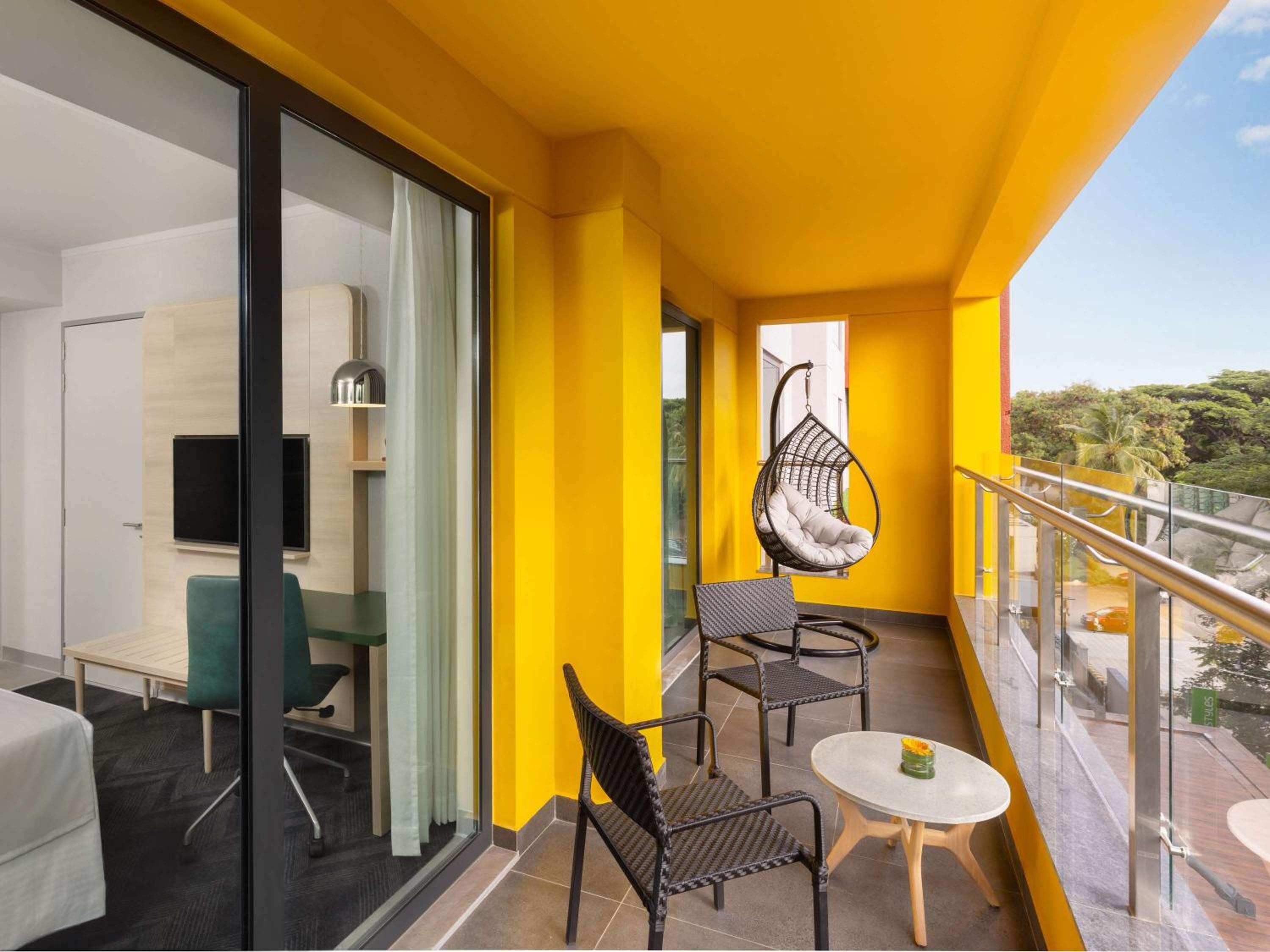 Superior Queen Suite with Balcony  with 10% discount on SPA,Happy Hours 1+1 on IMFL at Flamingo Bar, Early checkin & Late Checkout (Subject to Availability) - Photo 4
