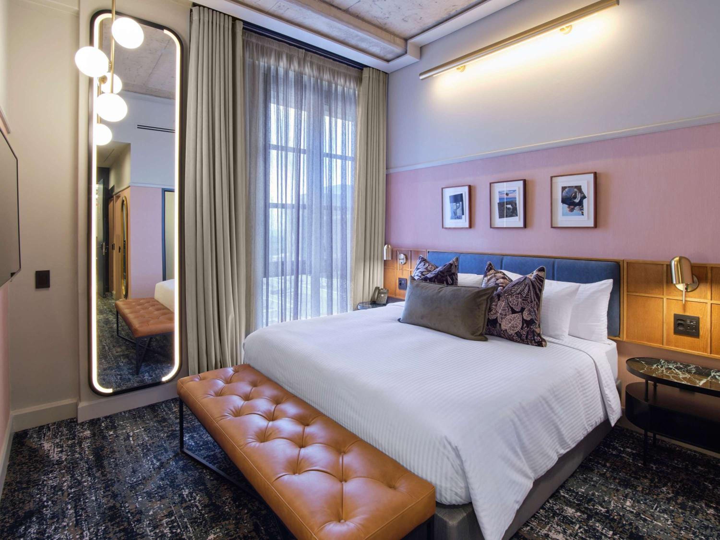 General Admission King Room