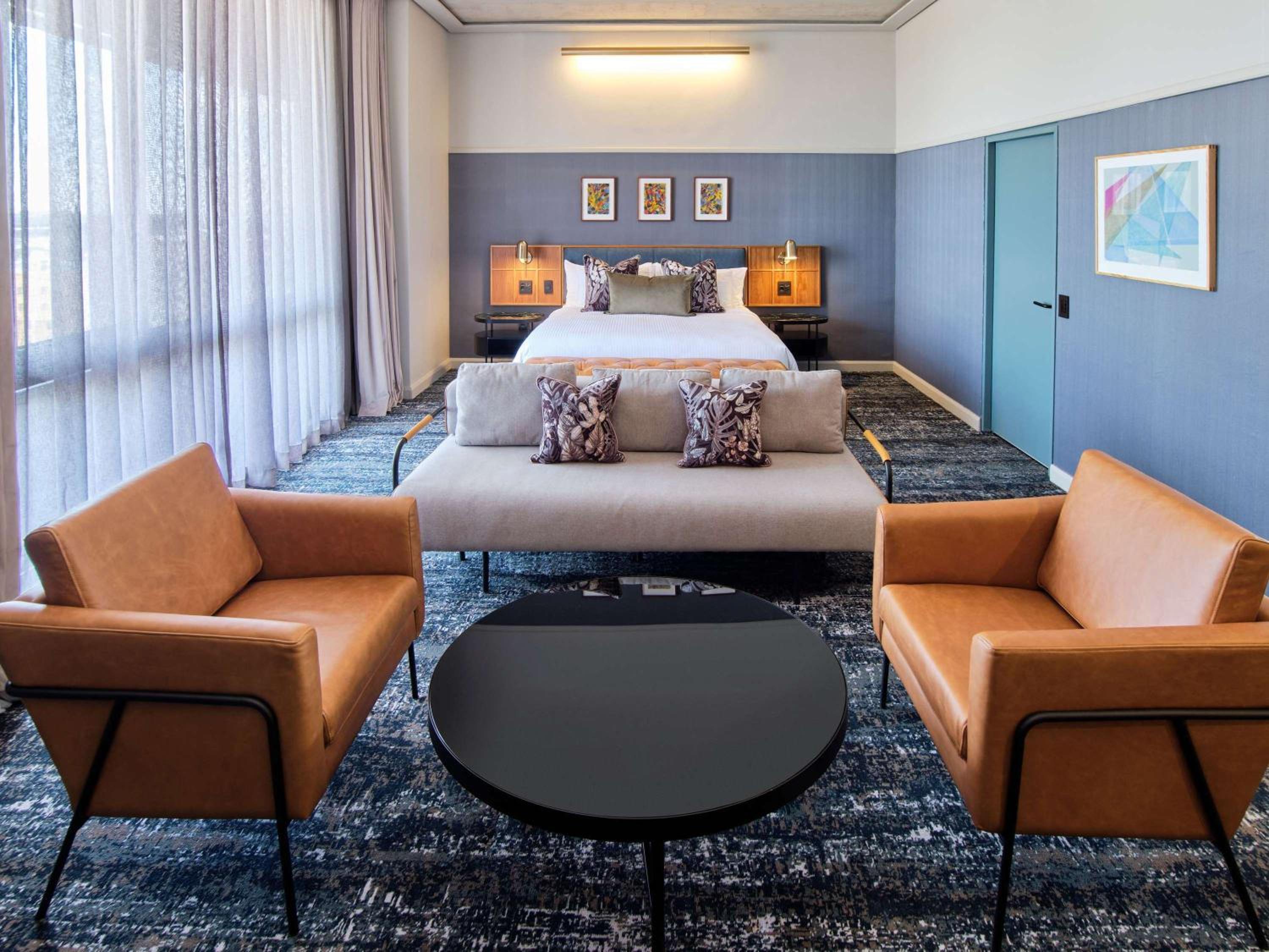 Headliner Suite
