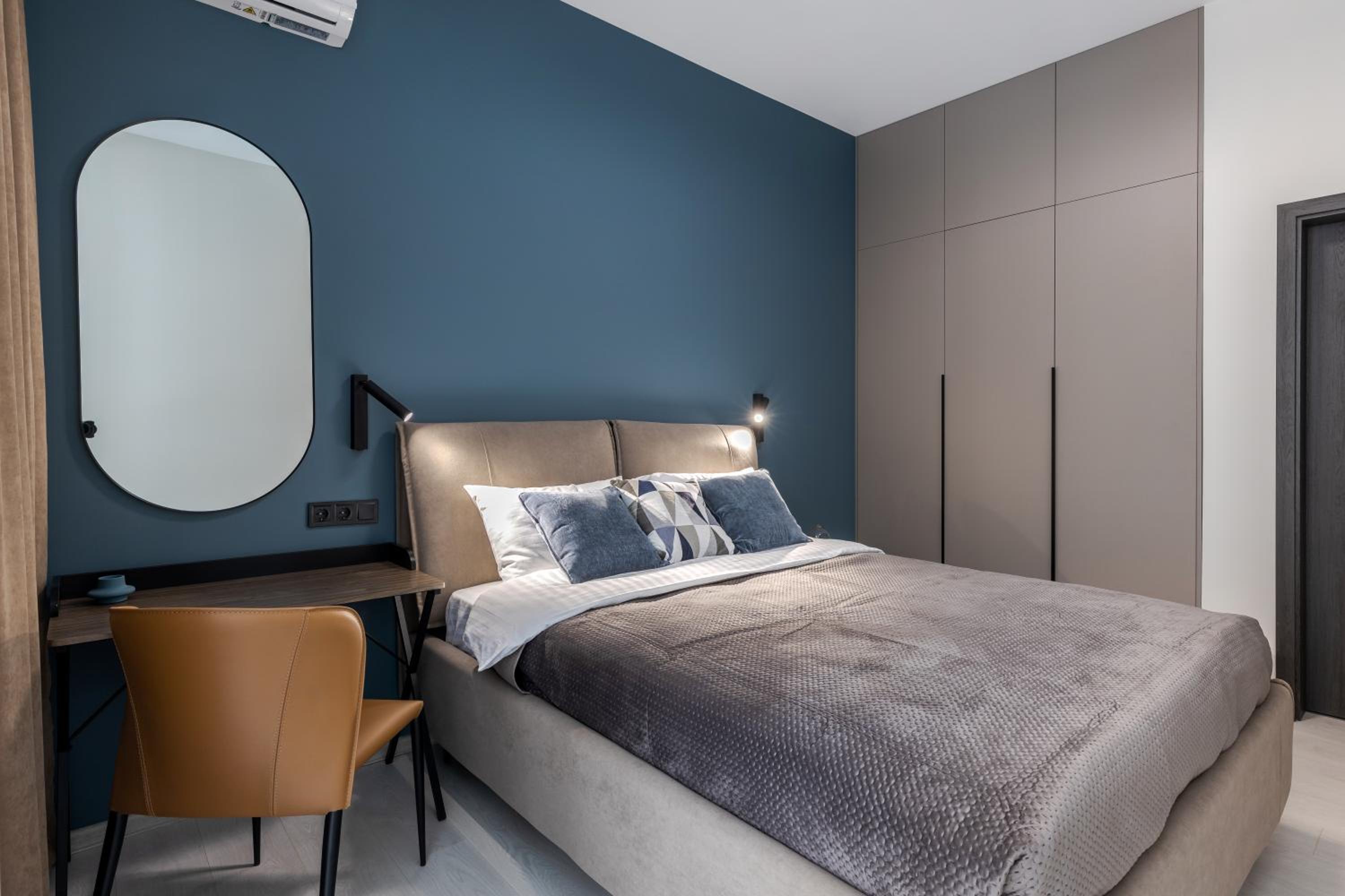 Deluxe One-Bedroom Apartment