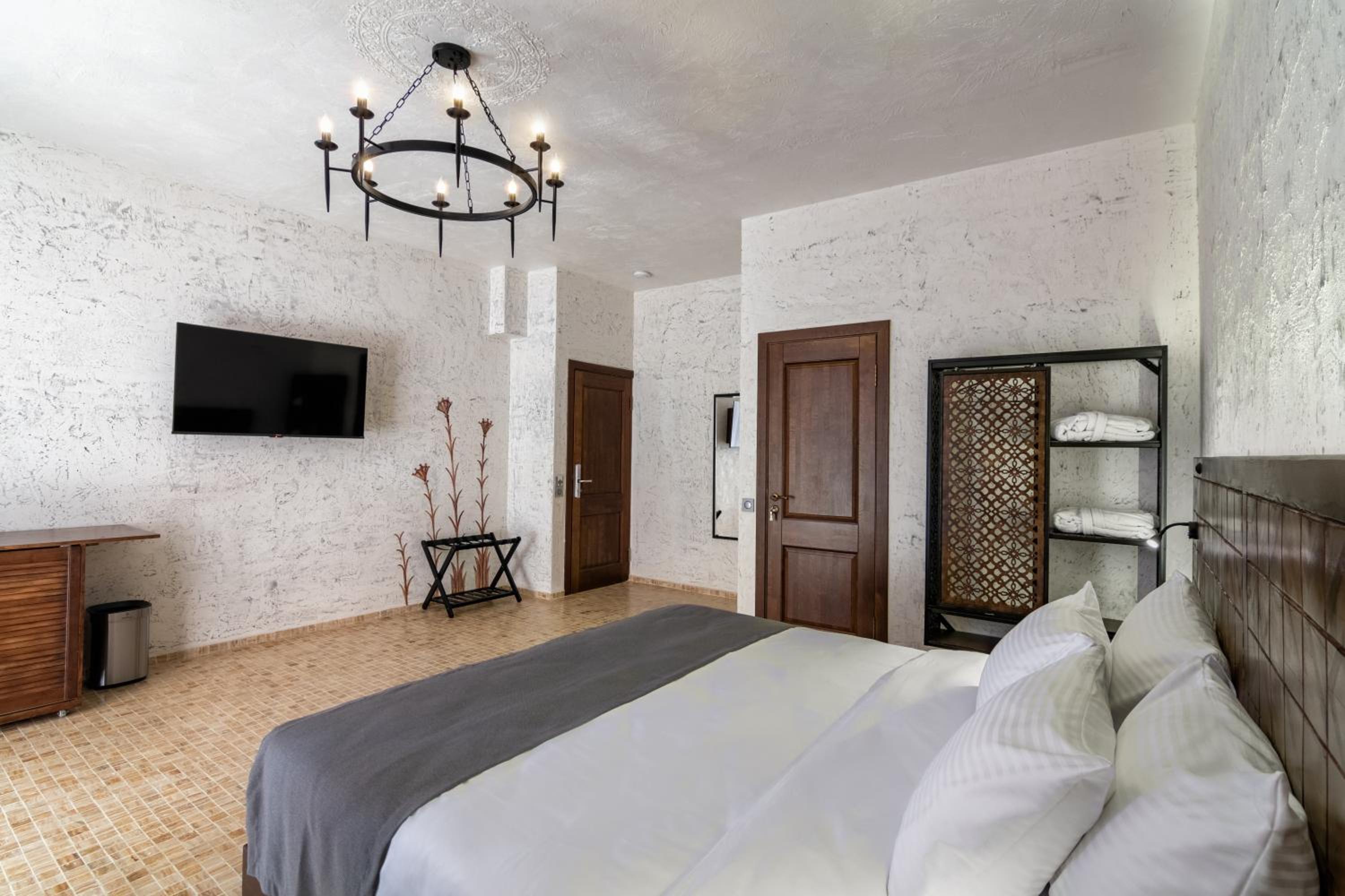 Deluxe Double or Twin Room with Balcony photo 2