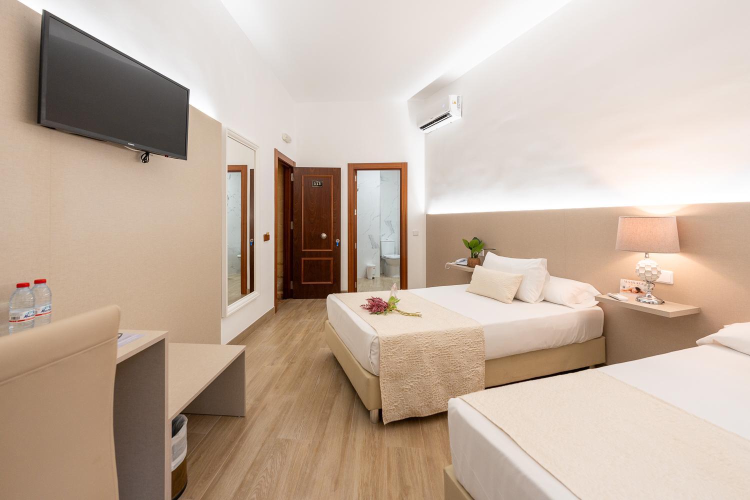 Twin Room - Photo 8