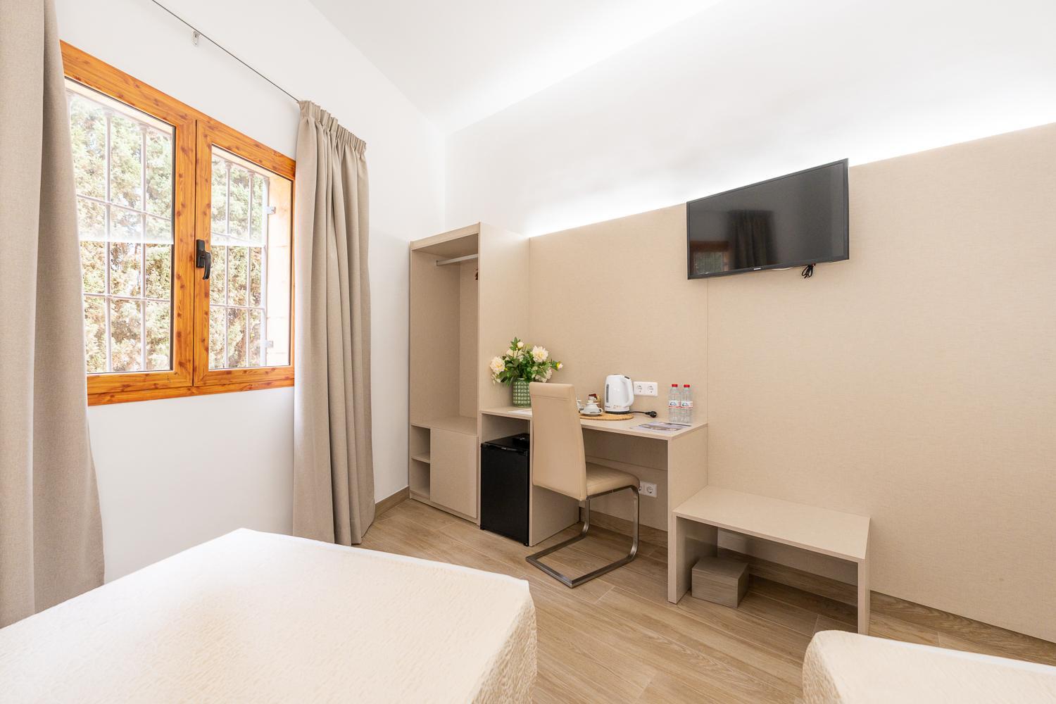 Twin Room - Photo 10