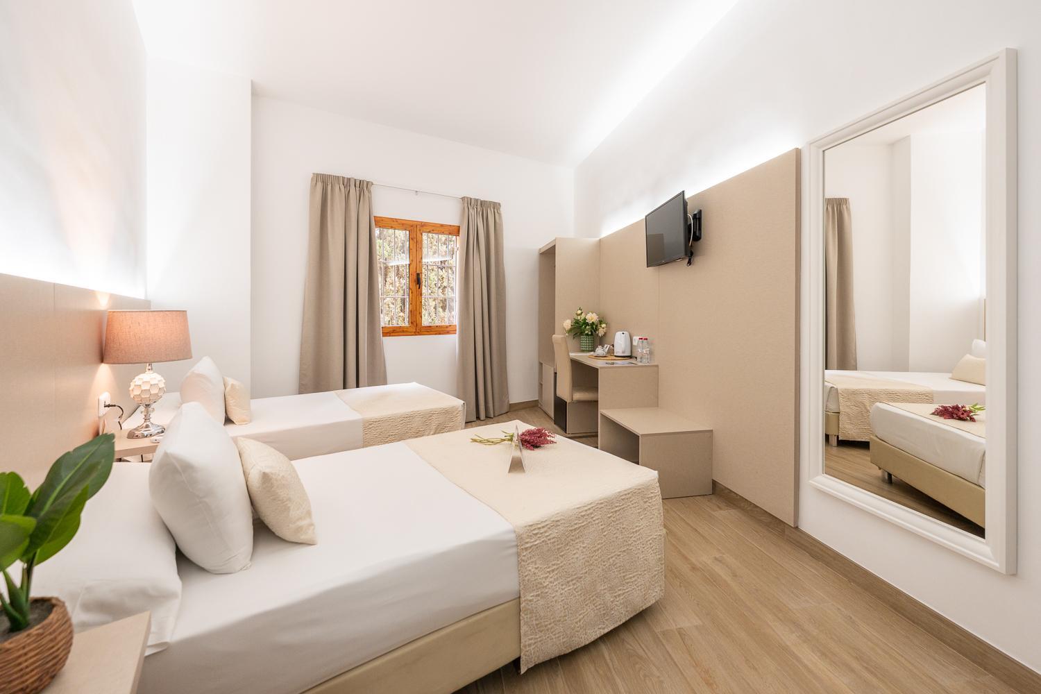 Twin Room - Photo 9