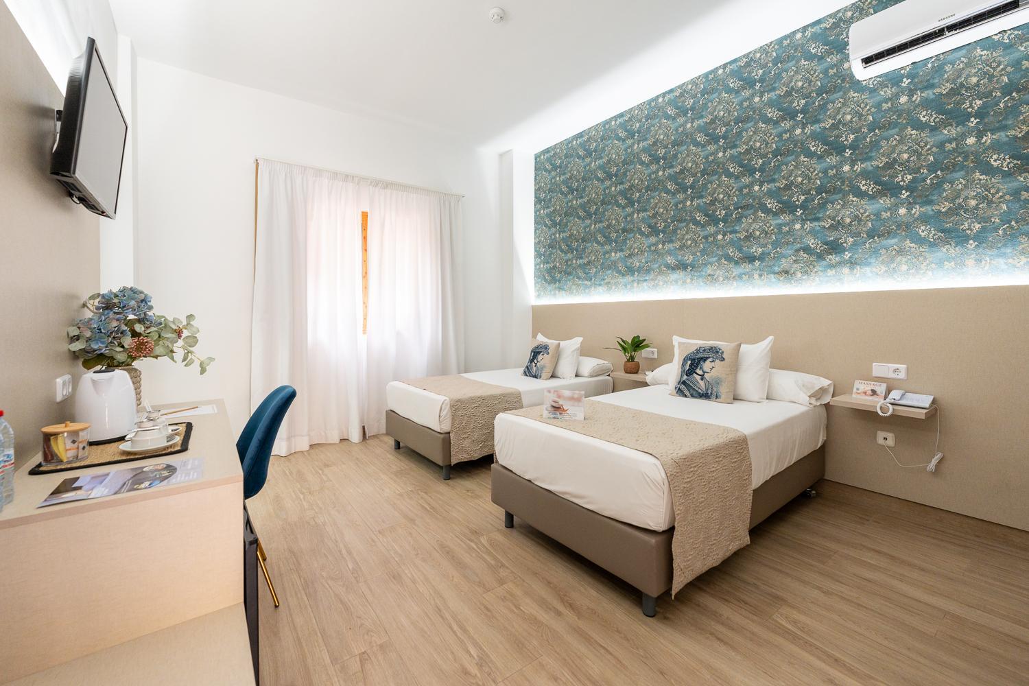 Twin Room - Photo 13
