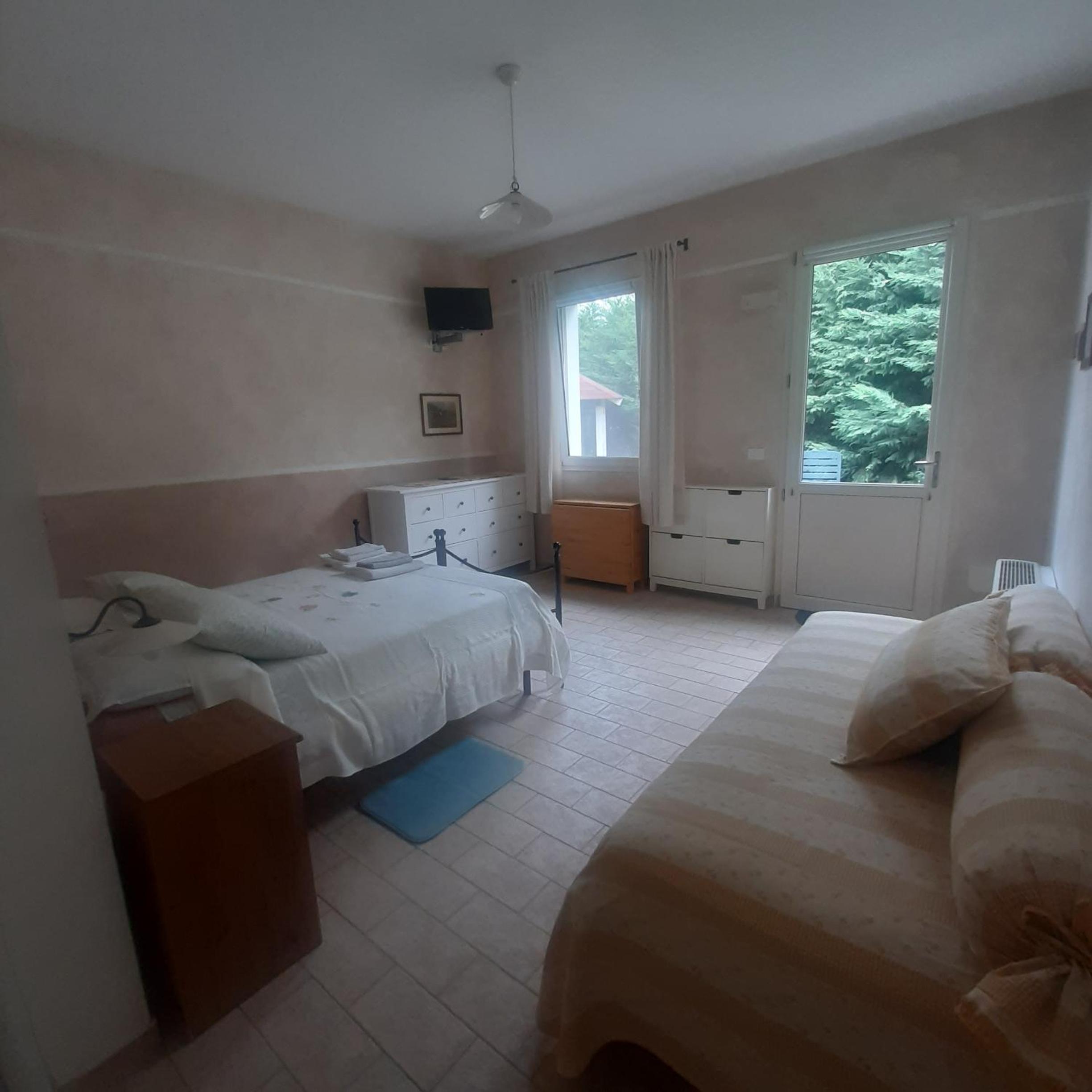 Triple Room with Private Bathroom photo 2