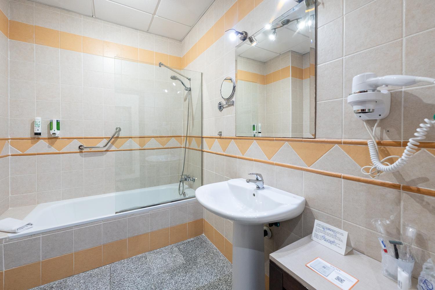 Double Room - Photo 10