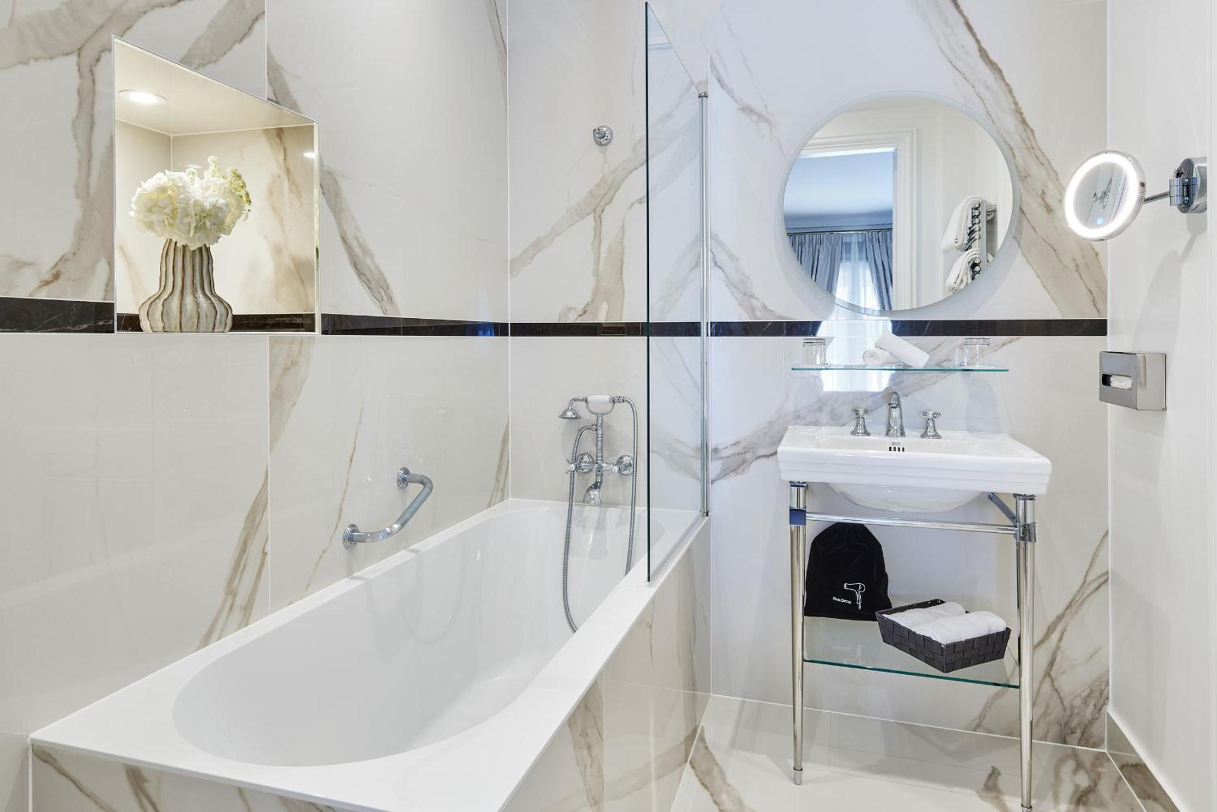 Prestige Suite - rue de la Paix View