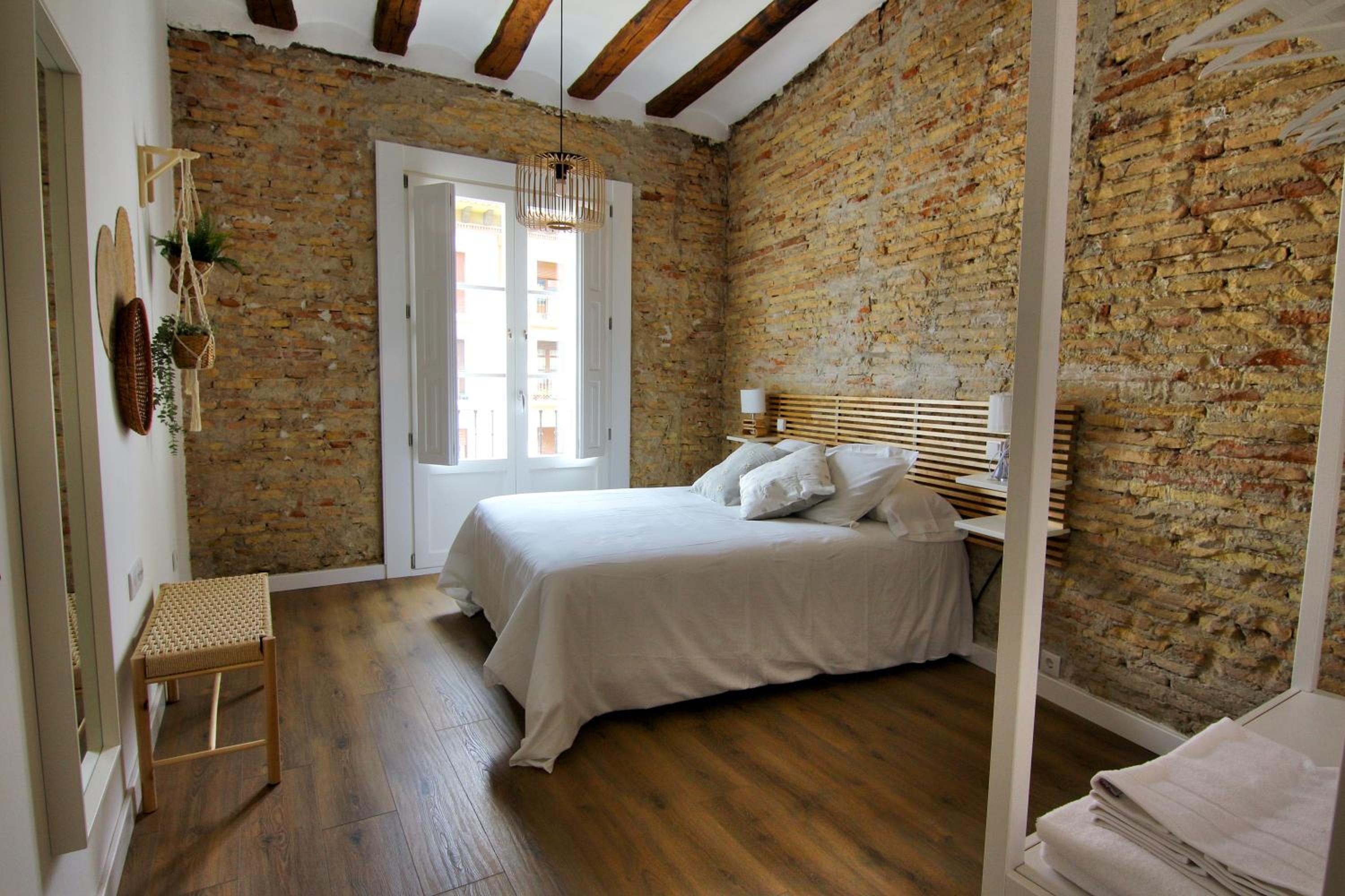 Apartamento de lujo de dos habitaciones con balcón