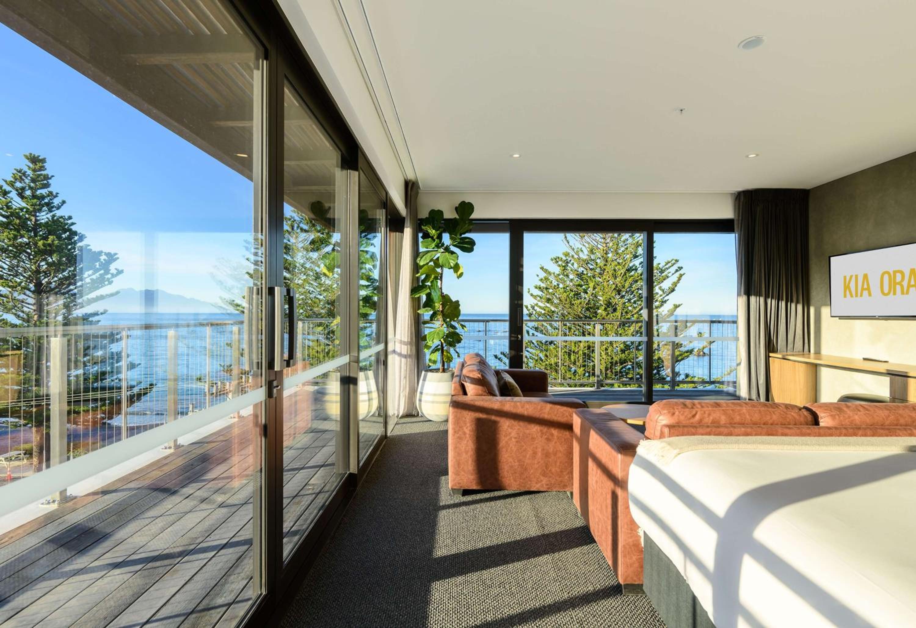 Ocean View Suite - Photo 2