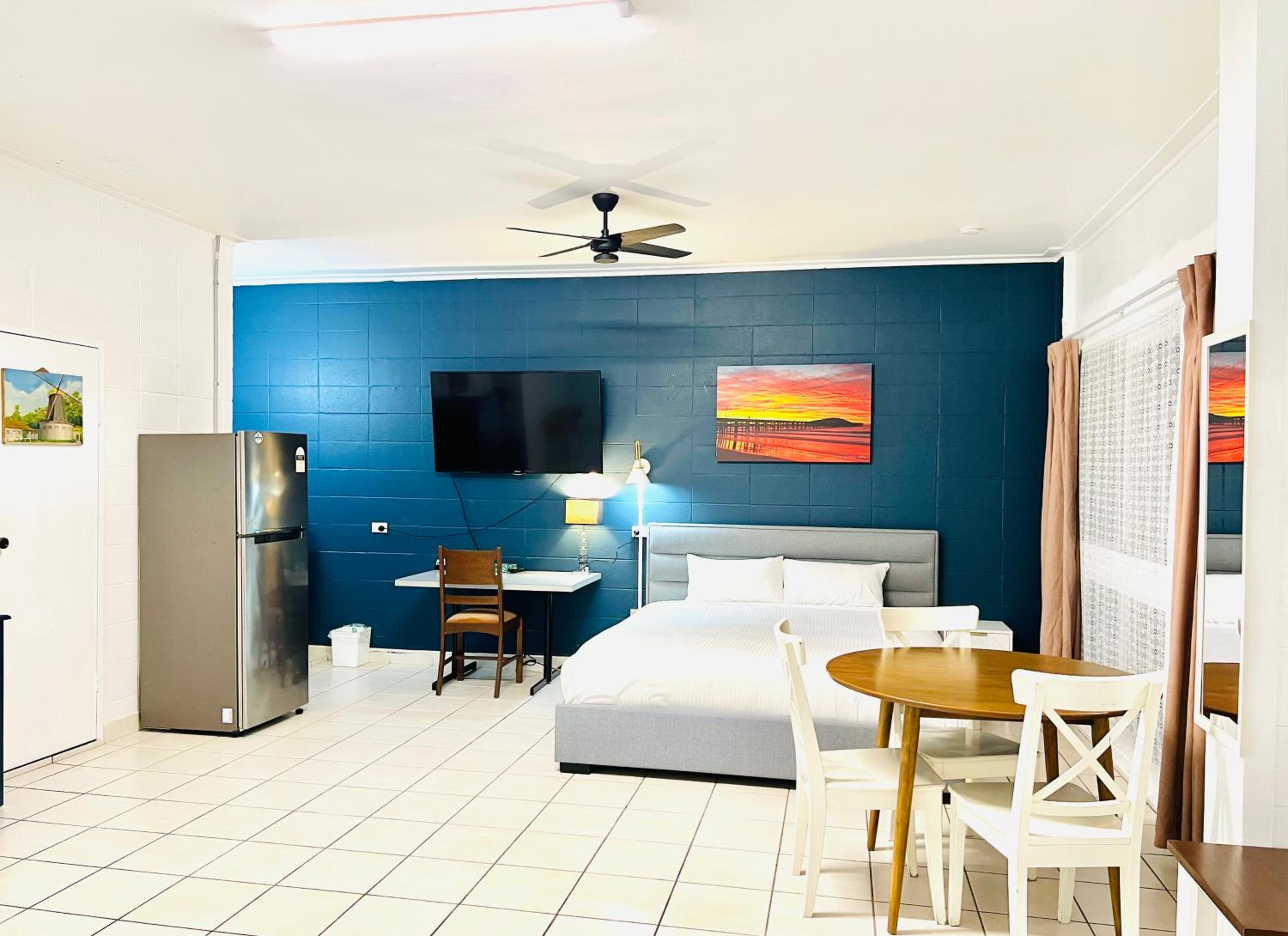 Premium King Suite - Not Pet Friendly - Photo 9