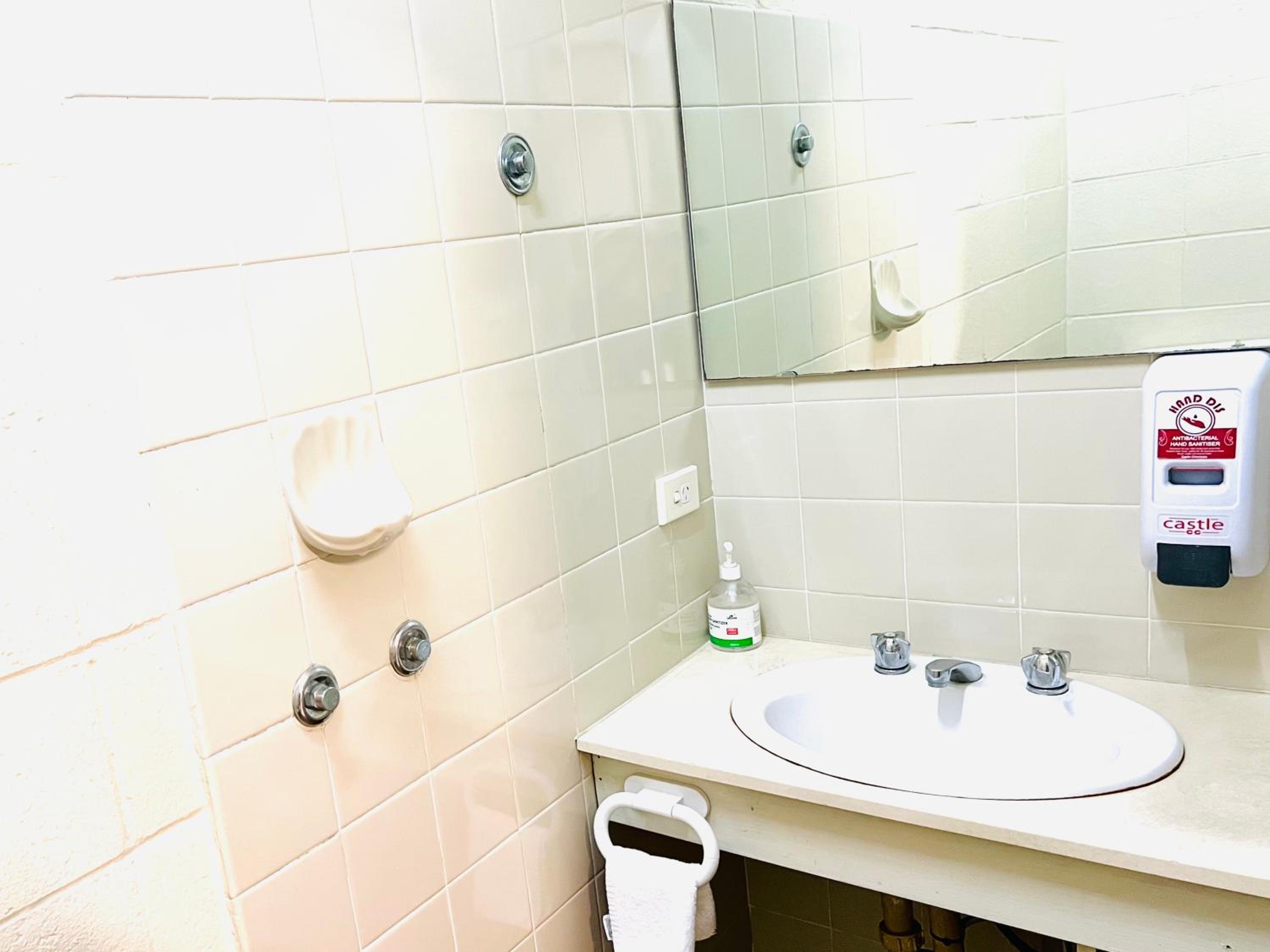 Premium King Suite - Not Pet Friendly - Photo 4