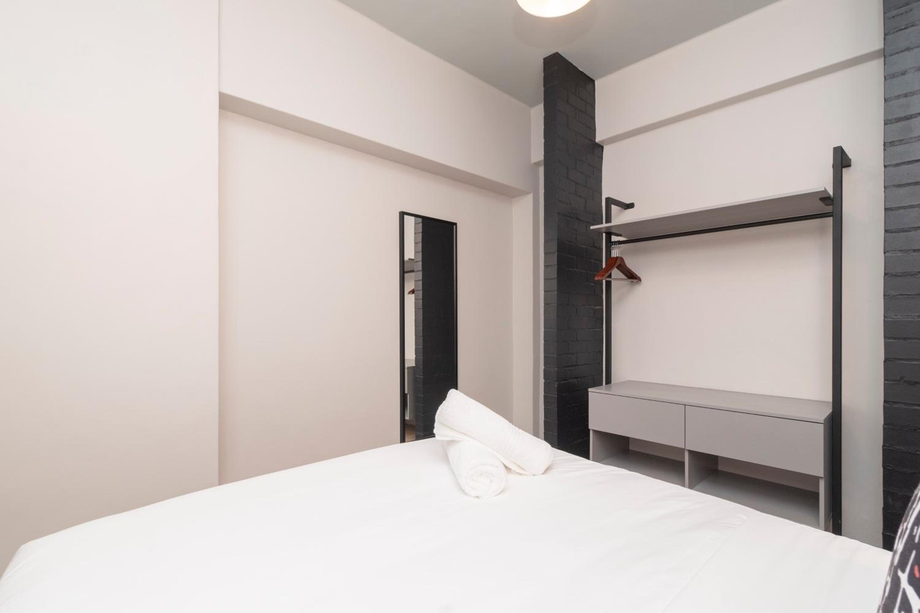 One-Bedroom Apartment - Photo 4