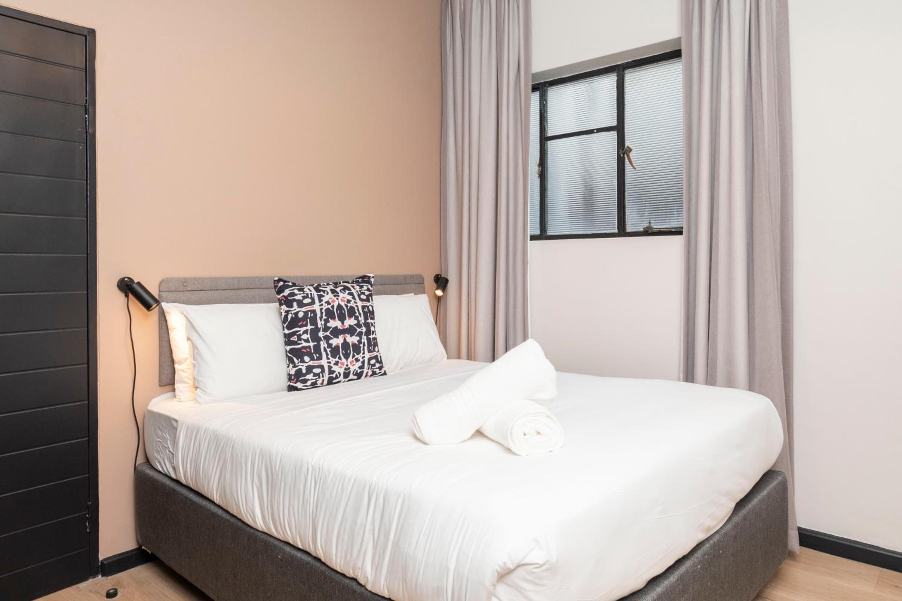 One-Bedroom Apartment - Photo 1