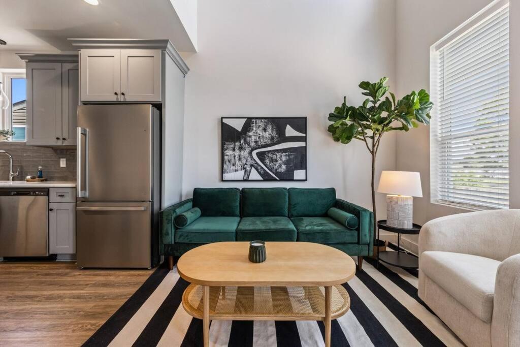 One-Bedroom Apartment photo 1