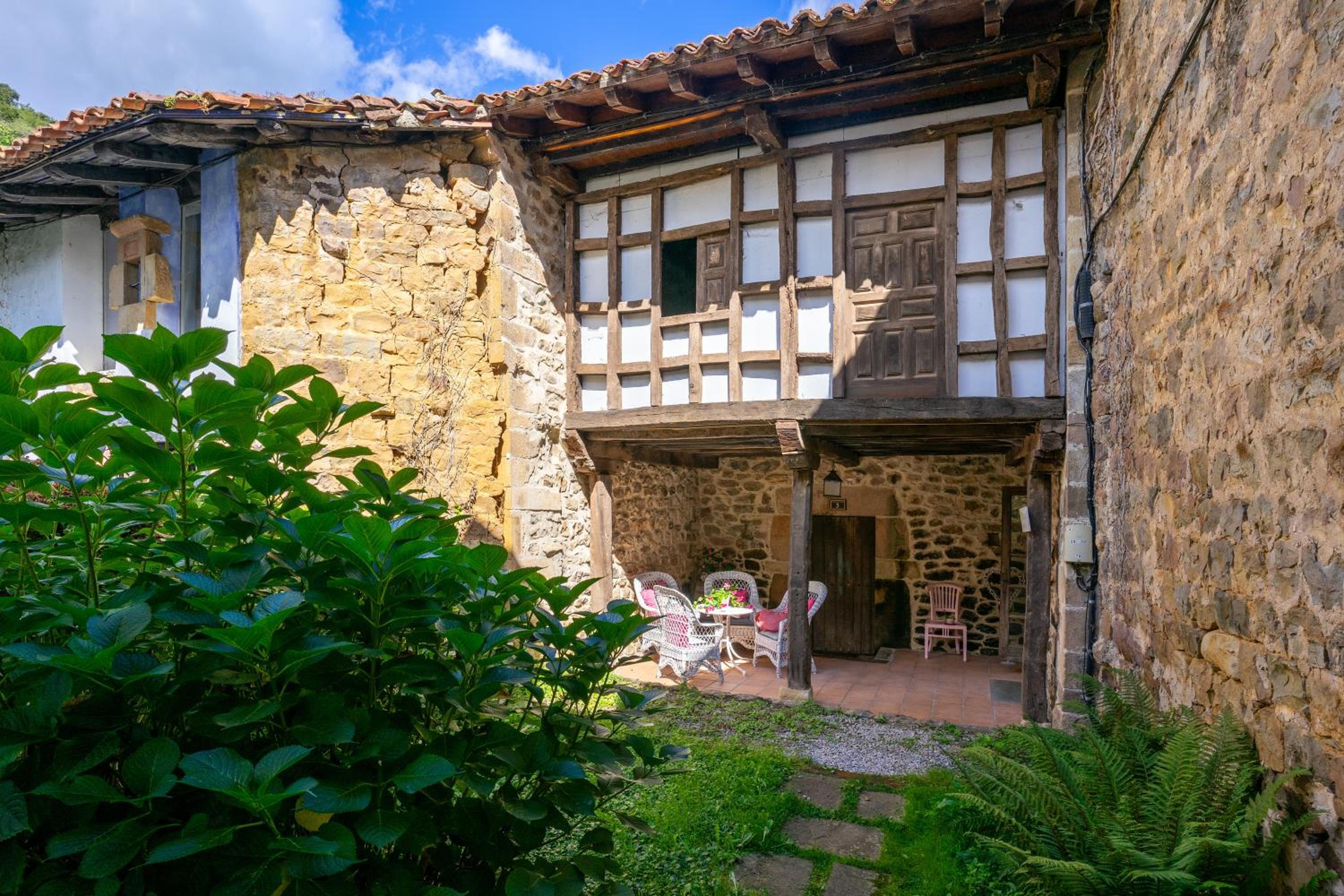Two-Bedroom Deluxe Apartment with Garden View photo 2