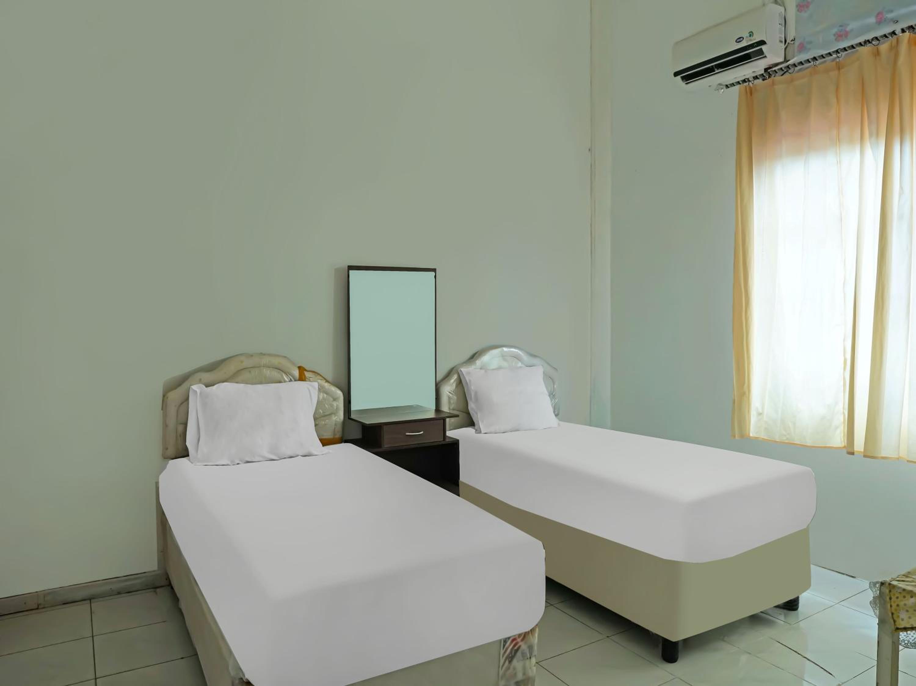 Economy Twin Room - Photo 1