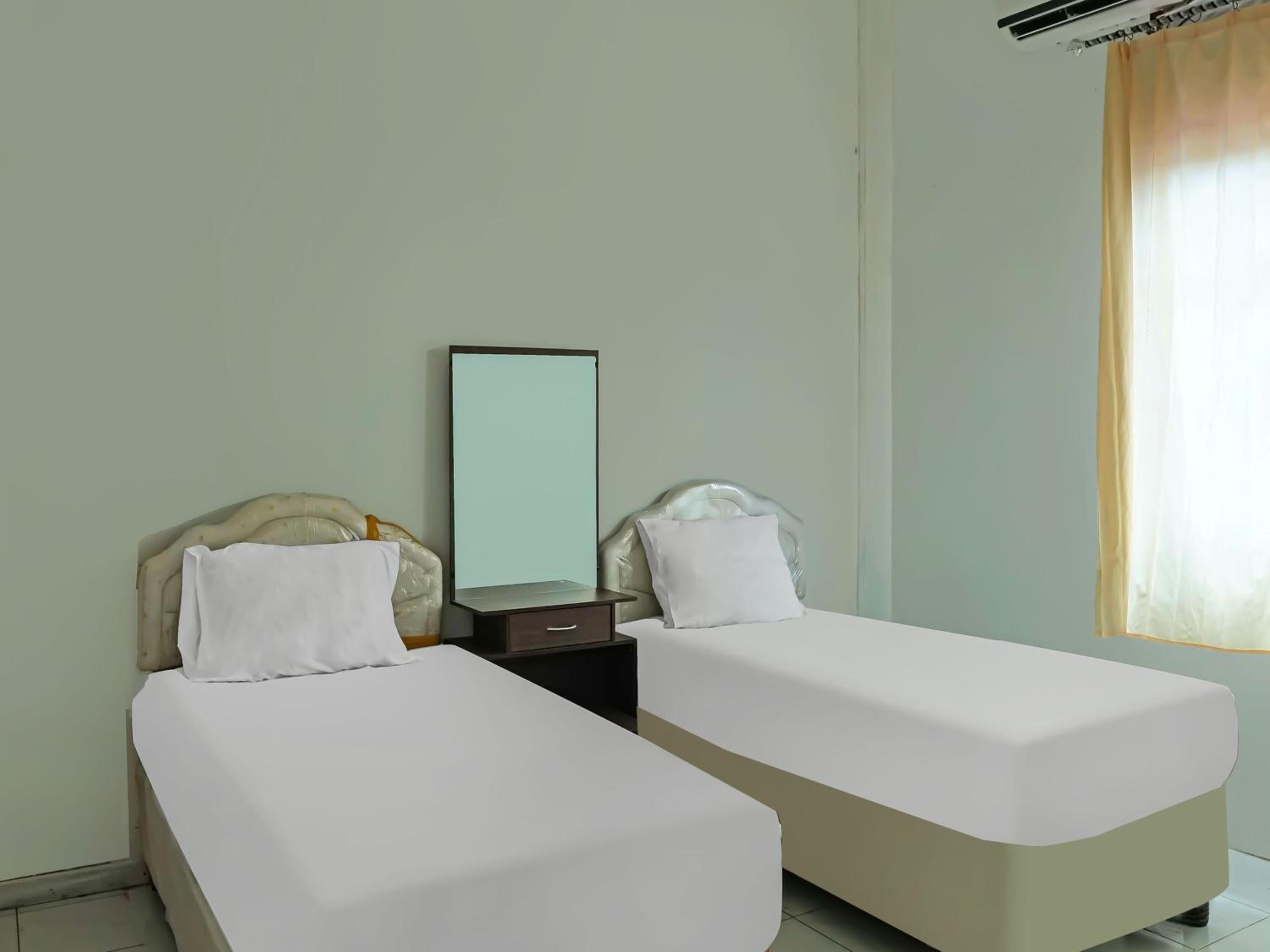 Economy Twin Room - Photo 5