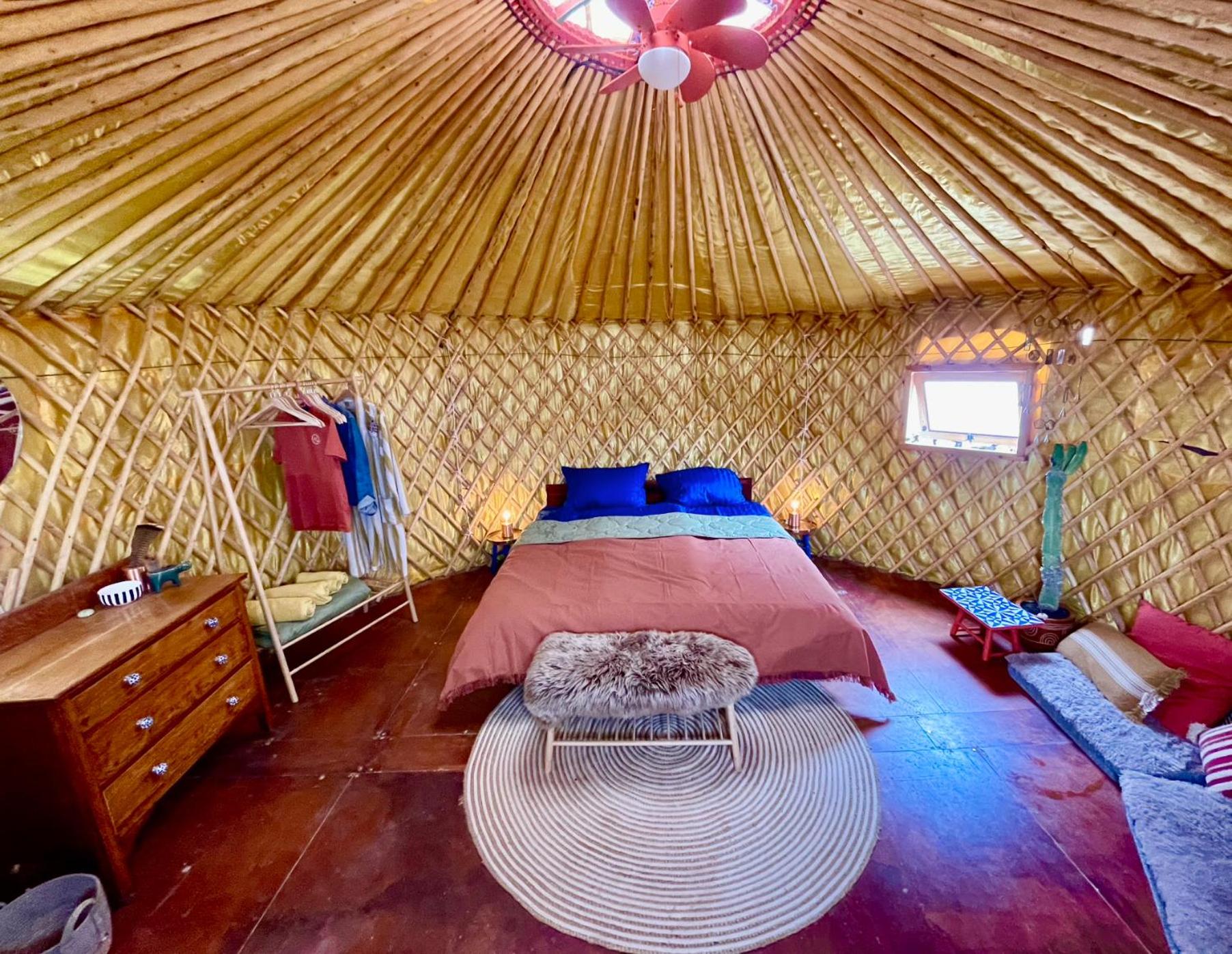 Tienda con baño compartido.