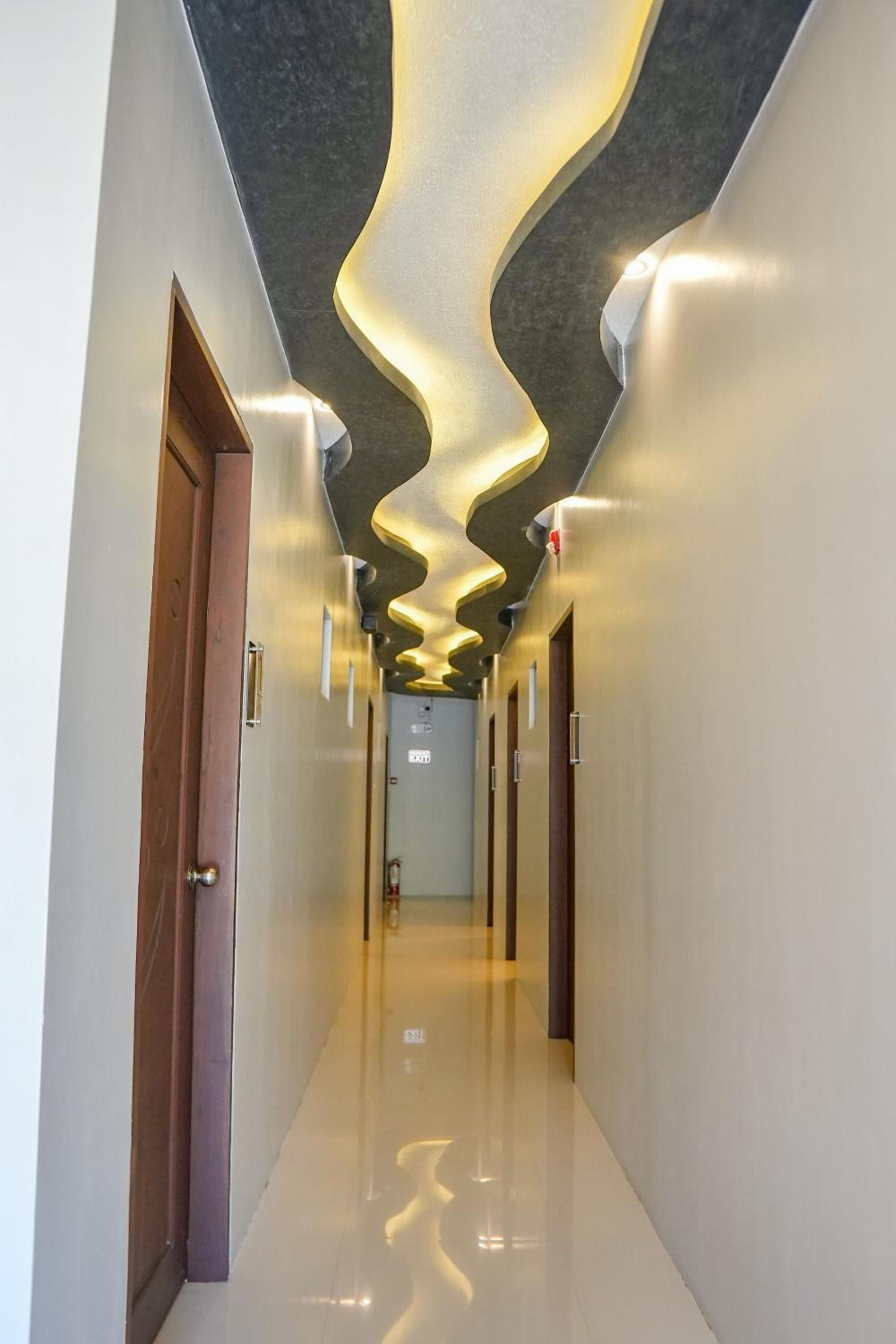 Single Room with Private Bathroom photo 1