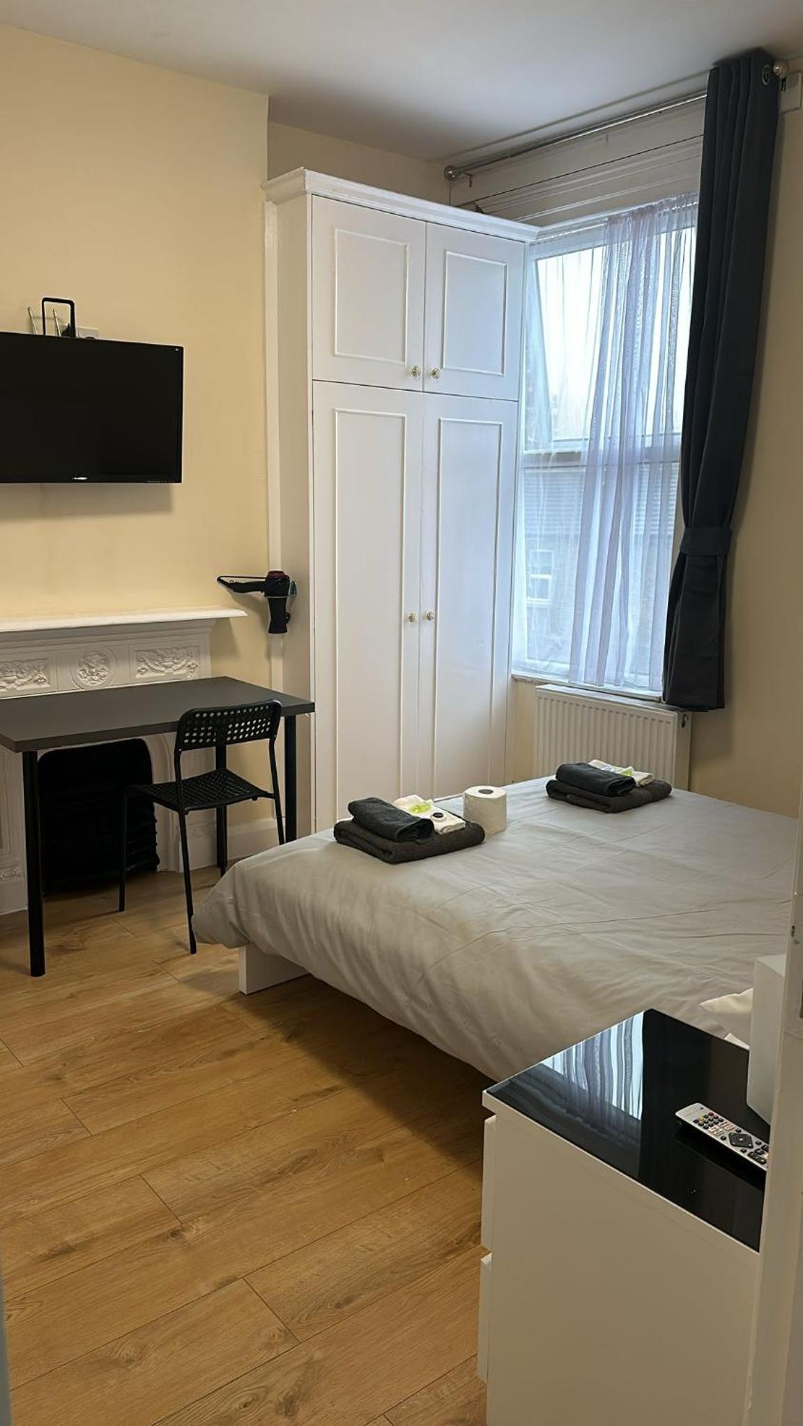 Budget Double Room photo 3