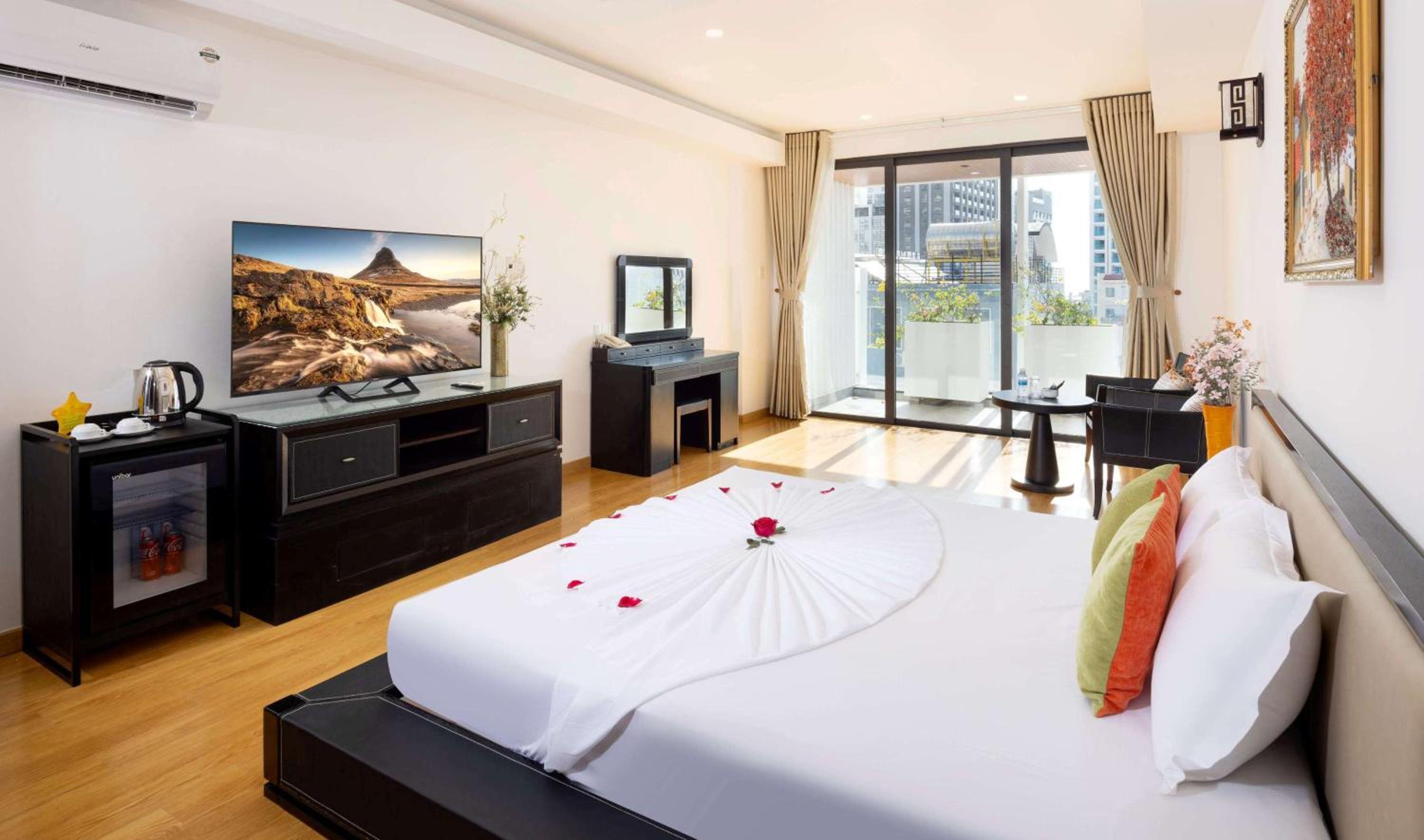 Suite with Balcony - Photo 8