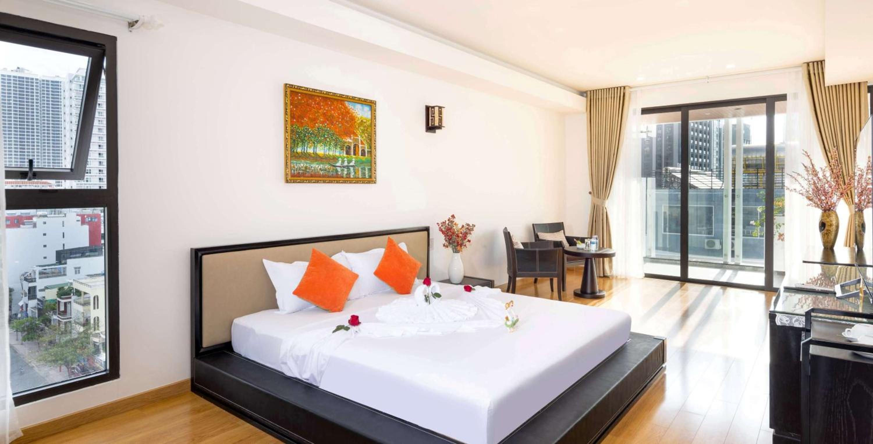 Suite with Balcony - Photo 9