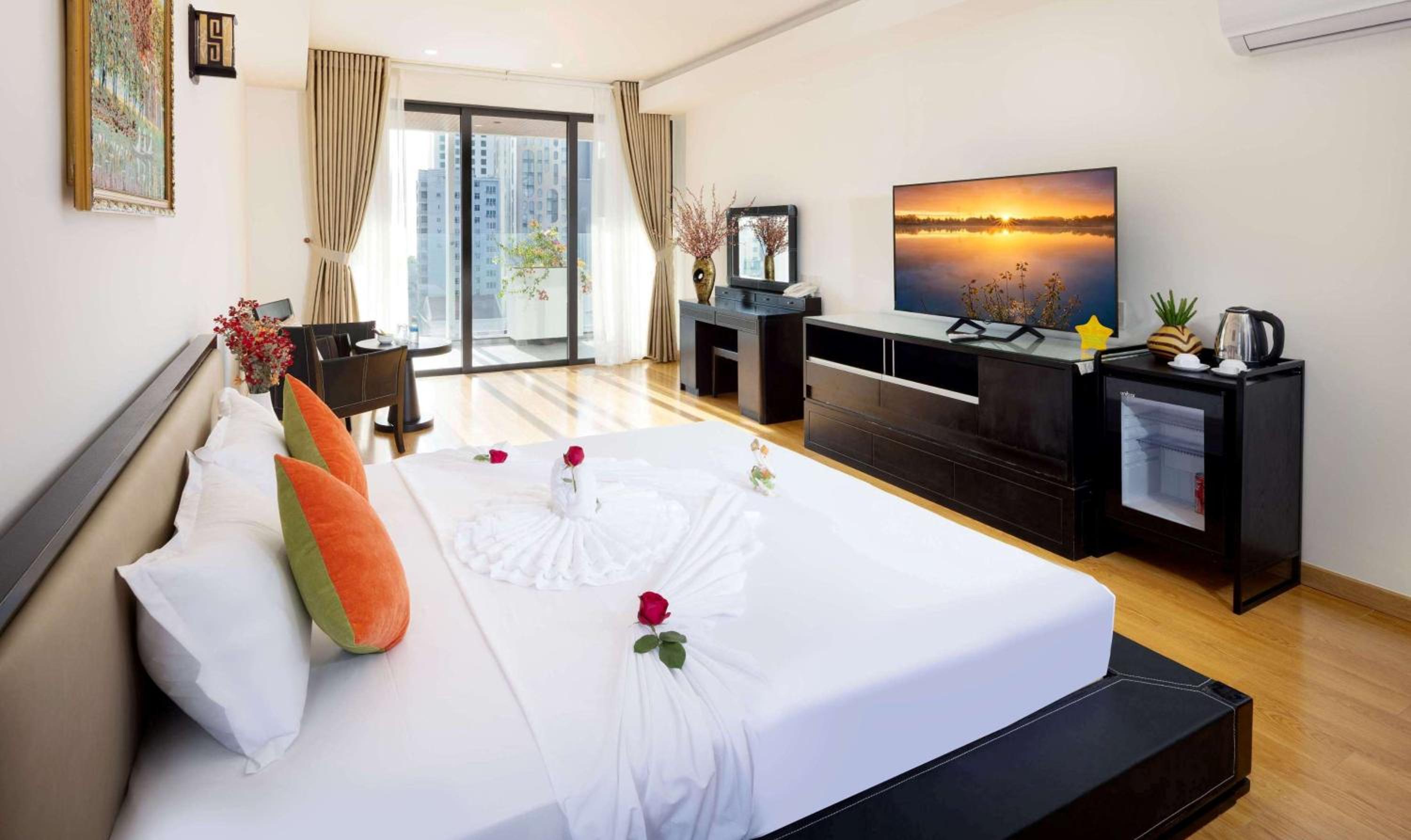 Suite with Balcony - Photo 5