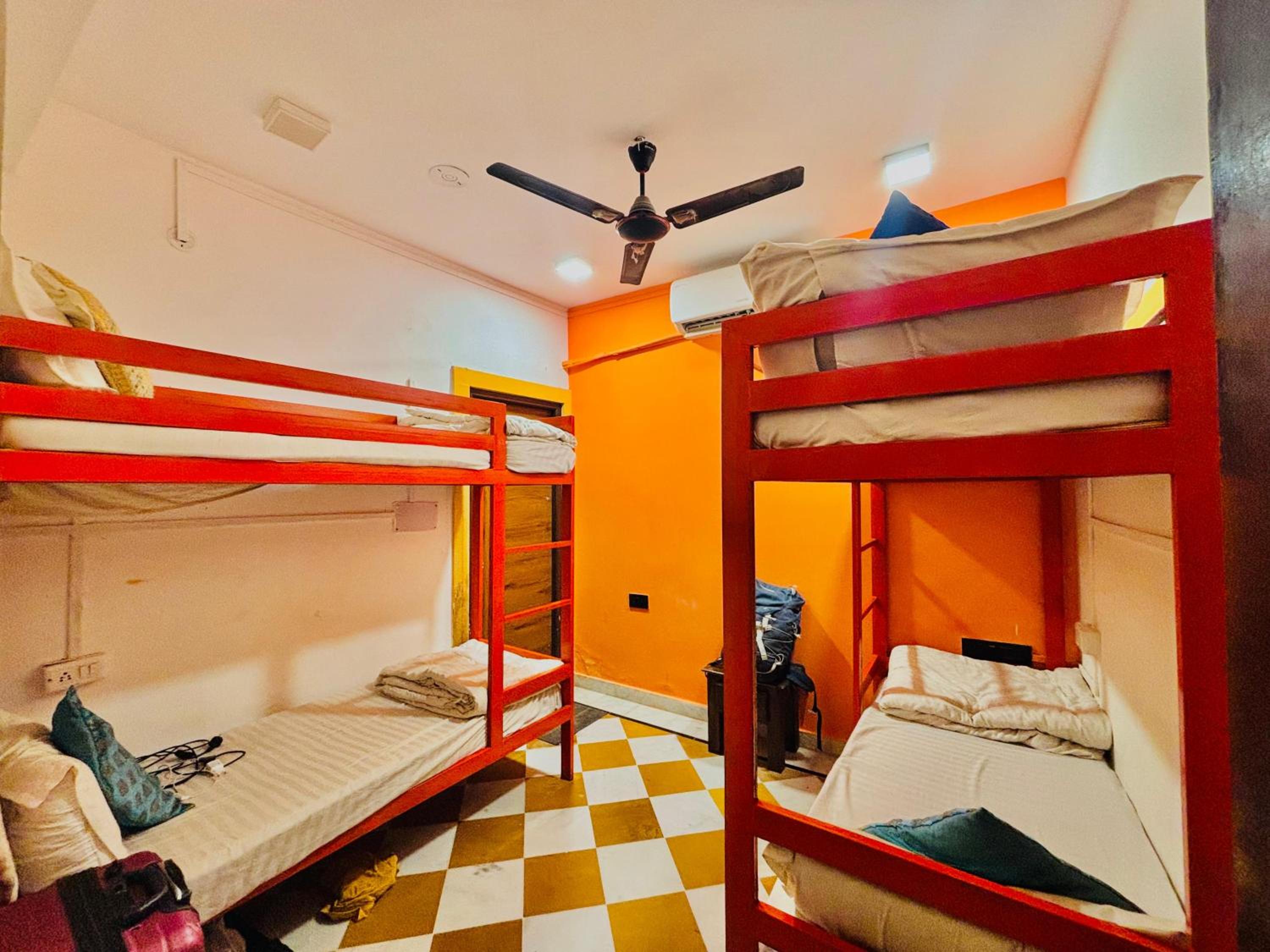 Bed in 8-Bed Mixed Dormitory Room photo 1