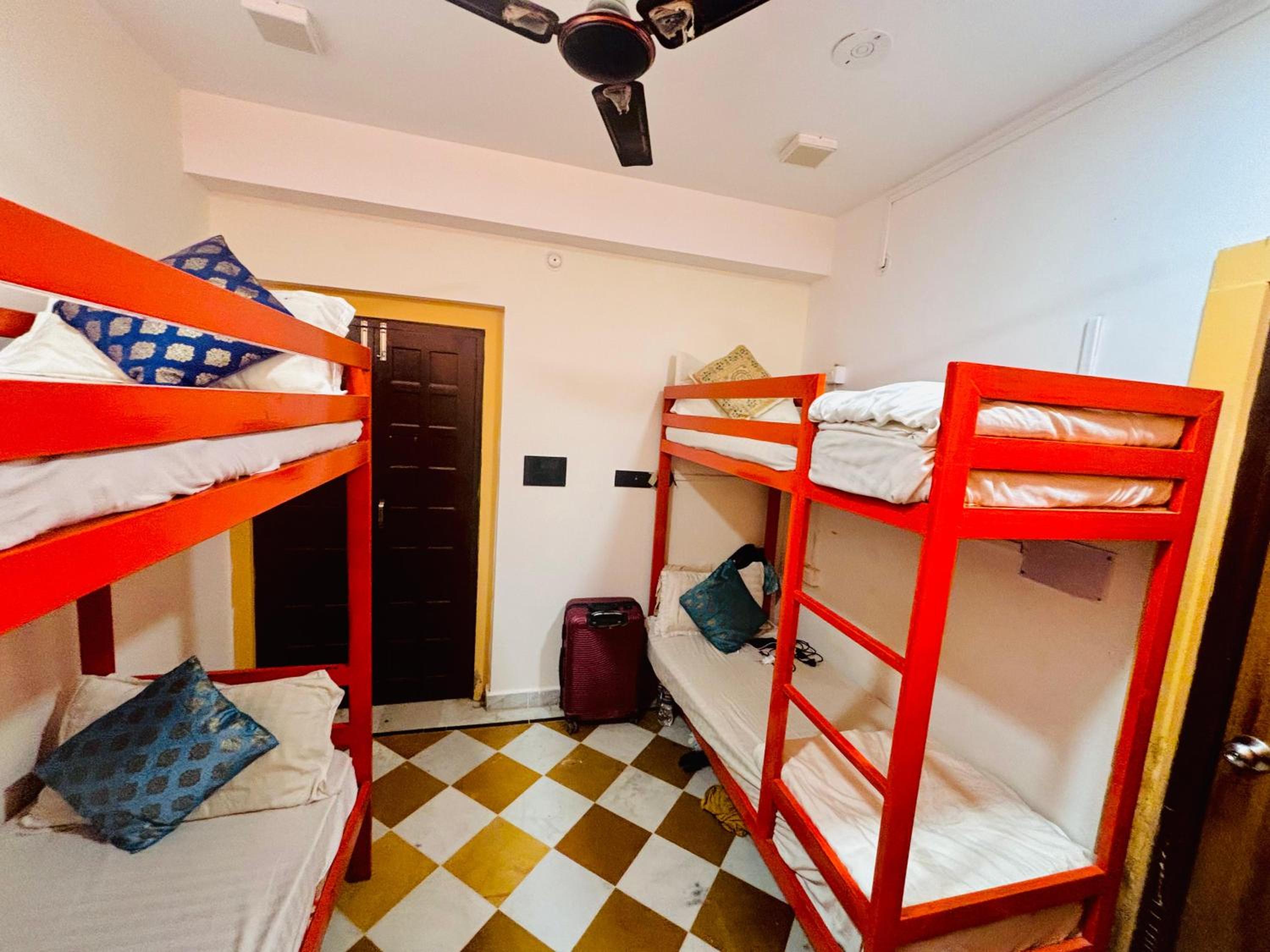 Bed in 8-Bed Mixed Dormitory Room photo 3