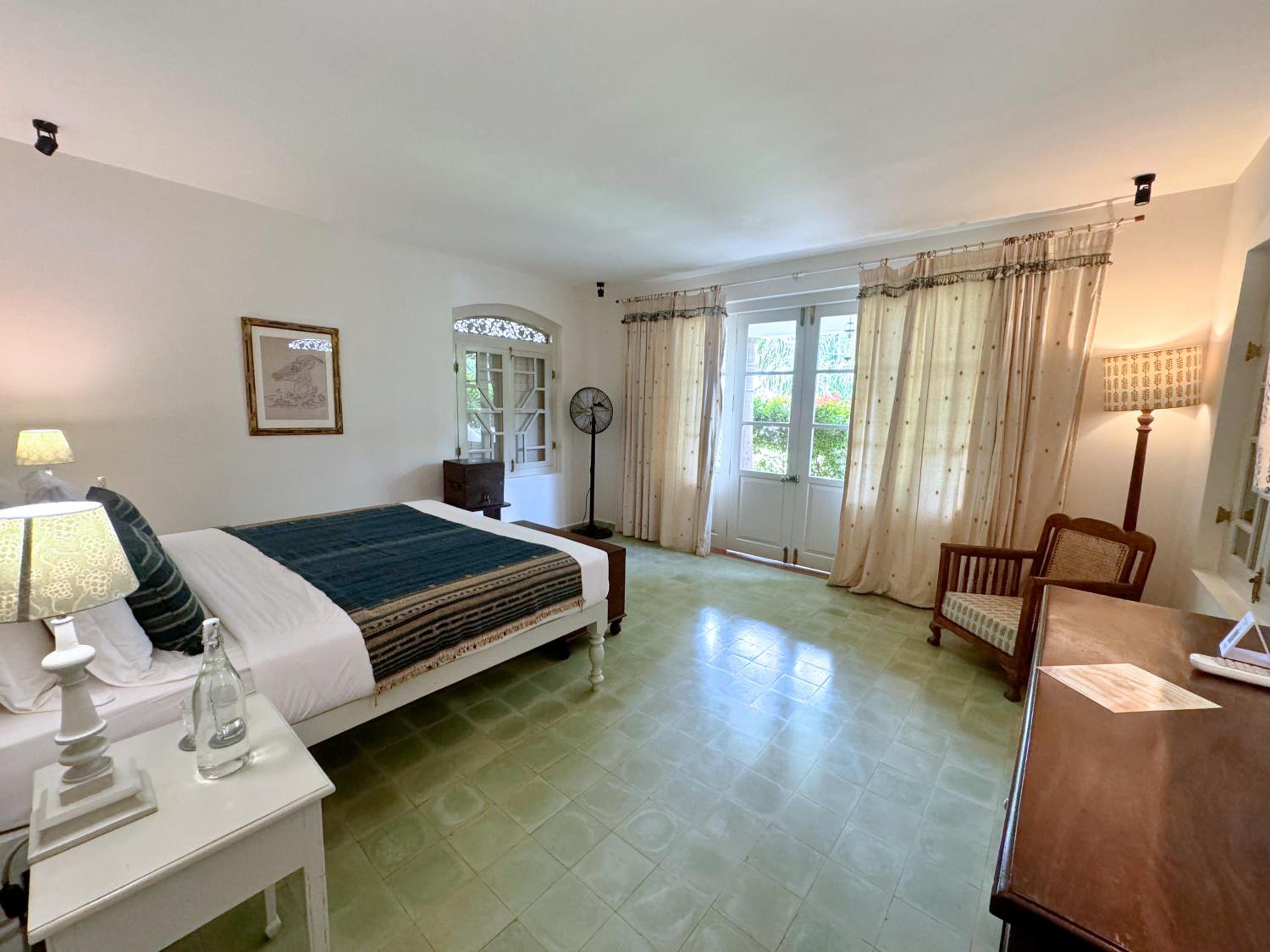 Standard Double Room - Photo 11