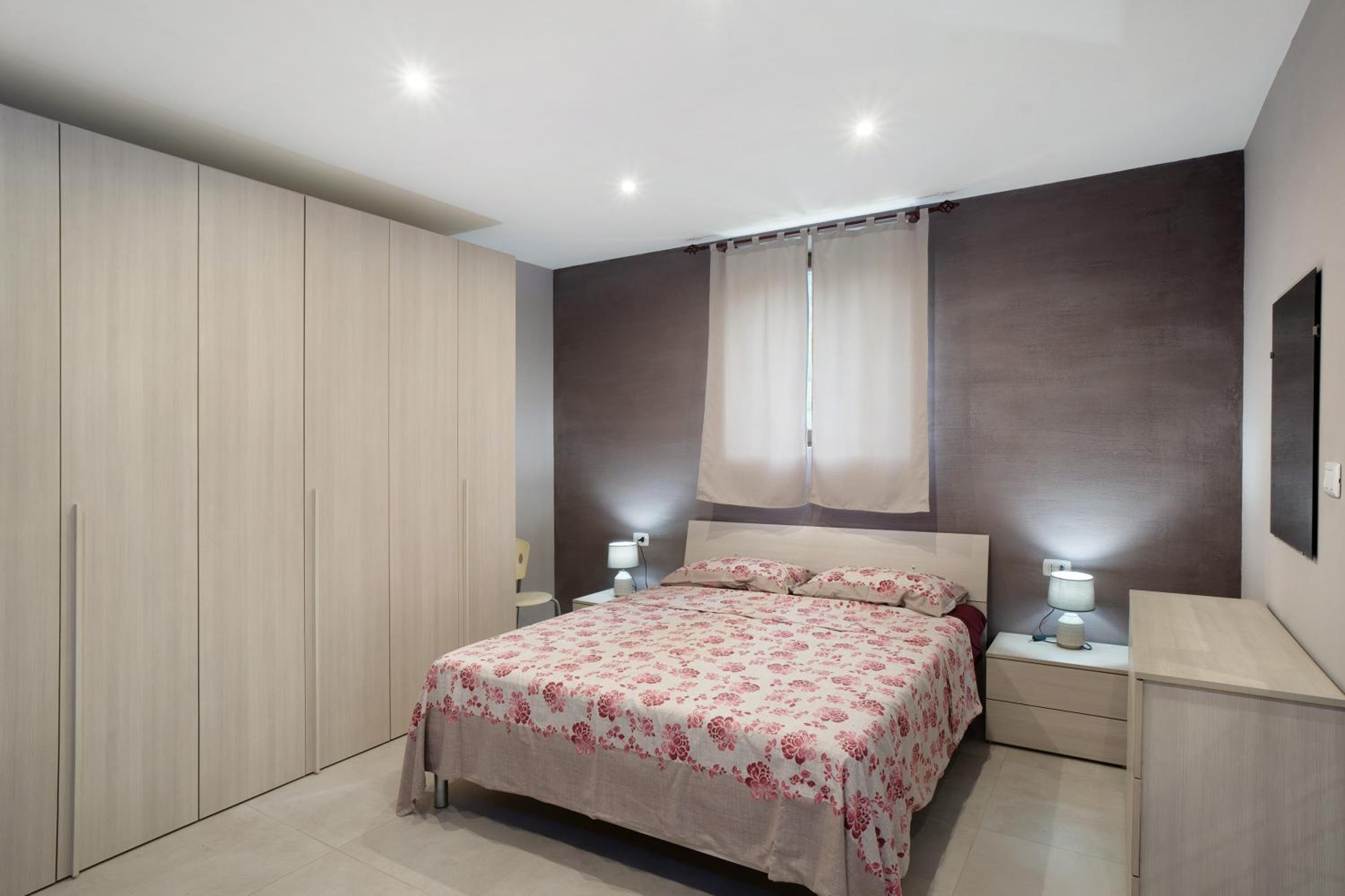 Superior One-Bedroom Apartment